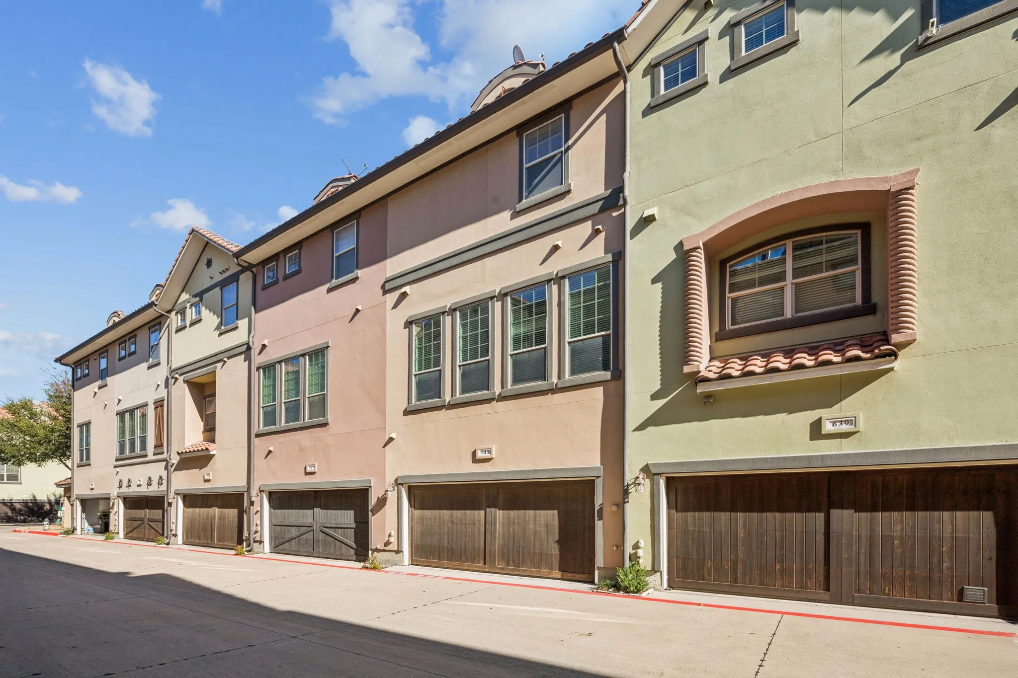 Condominium For Sale in Dallas County , 643 Senda, Irving, Texas 75039, 3 Bedroom, 3 Bathroom, 2 Garage spaces, 2,107 Sqft, built in 2007, mls#21309316, Real Estate Agent in Irving, Homes For Sale in Dallas county, Homes For Sale in Irving, Realtor in Irving Texas, Real Estate Brokerage Independent Realty Texas, Luminita Cordes Realtor