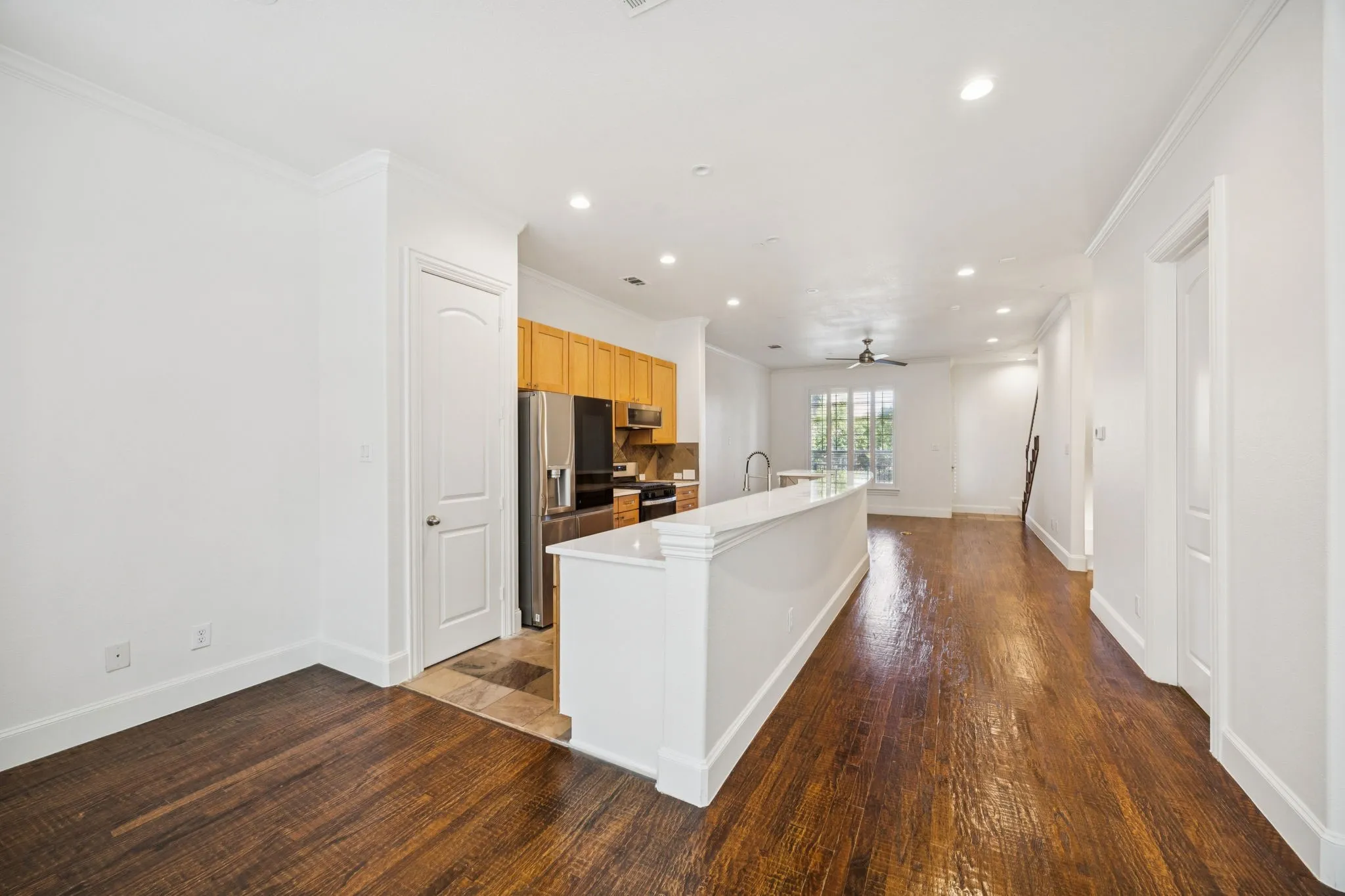 Condominium For Sale in Dallas County , 643 Senda, Irving, Texas 75039, 3 Bedroom, 3 Bathroom, 2 Garage spaces, 2,107 Sqft, built in 2007, mls#21309316, Real Estate Agent in Irving, Homes For Sale in Dallas county, Homes For Sale in Irving, Realtor in Irving Texas, Real Estate Brokerage Independent Realty Texas, Luminita Cordes Realtor