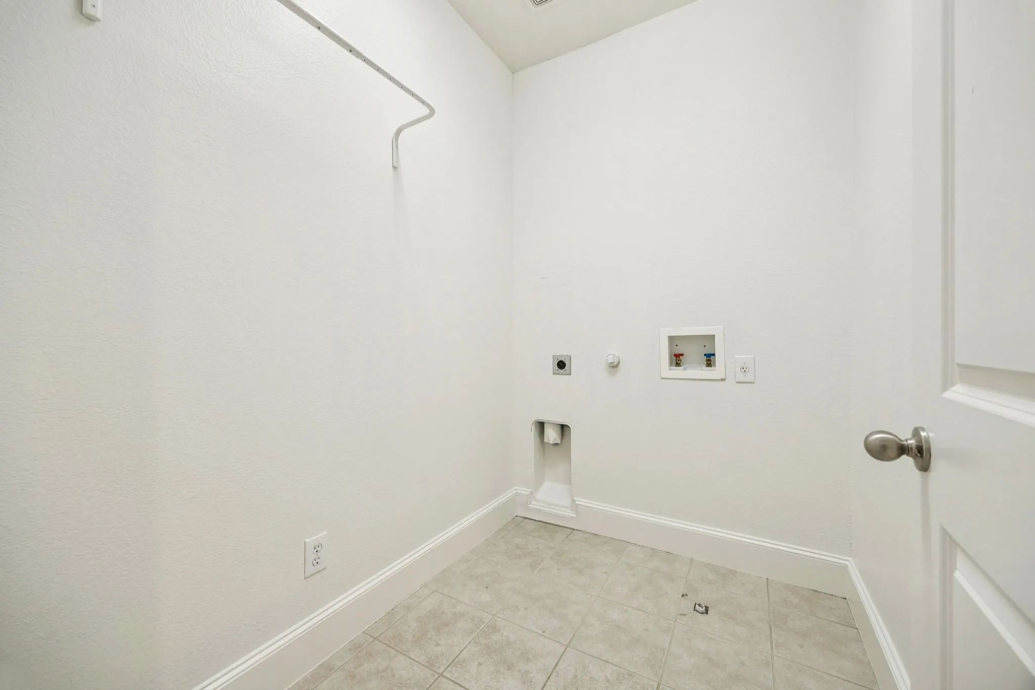 Condominium For Sale in Dallas County , 643 Senda, Irving, Texas 75039, 3 Bedroom, 3 Bathroom, 2 Garage spaces, 2,107 Sqft, built in 2007, mls#21309316, Real Estate Agent in Irving, Homes For Sale in Dallas county, Homes For Sale in Irving, Realtor in Irving Texas, Real Estate Brokerage Independent Realty Texas, Luminita Cordes Realtor