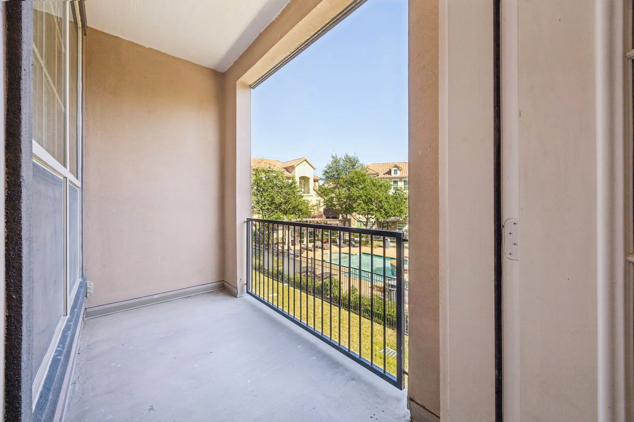 Condominium For Sale in Dallas County , 643 Senda, Irving, Texas 75039, 3 Bedroom, 3 Bathroom, 2 Garage spaces, 2,107 Sqft, built in 2007, mls#21309316, Real Estate Agent in Irving, Homes For Sale in Dallas county, Homes For Sale in Irving, Realtor in Irving Texas, Real Estate Brokerage Independent Realty Texas, Luminita Cordes Realtor