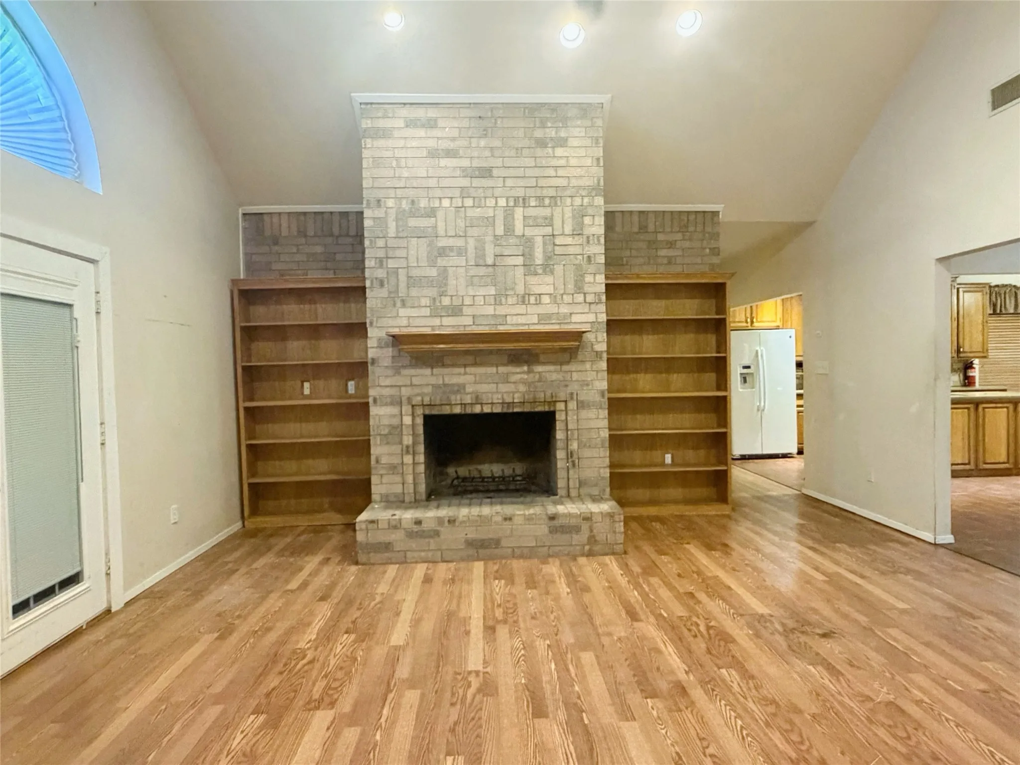Single Family Residence For Sale in Taylor County , 3210 E Lake Road, Abilene, Texas 79601, 6 Bedroom, 4 Bathroom, 2 Garage spaces, 2,458 Sqft, built in 1995, mls#21309567, Real Estate Agent in Abilene, Homes For Sale in Taylor county, Homes For Sale in Abilene, Realtor in Abilene Texas, Real Estate Brokerage Independent Realty Texas, Luminita Cordes Realtor