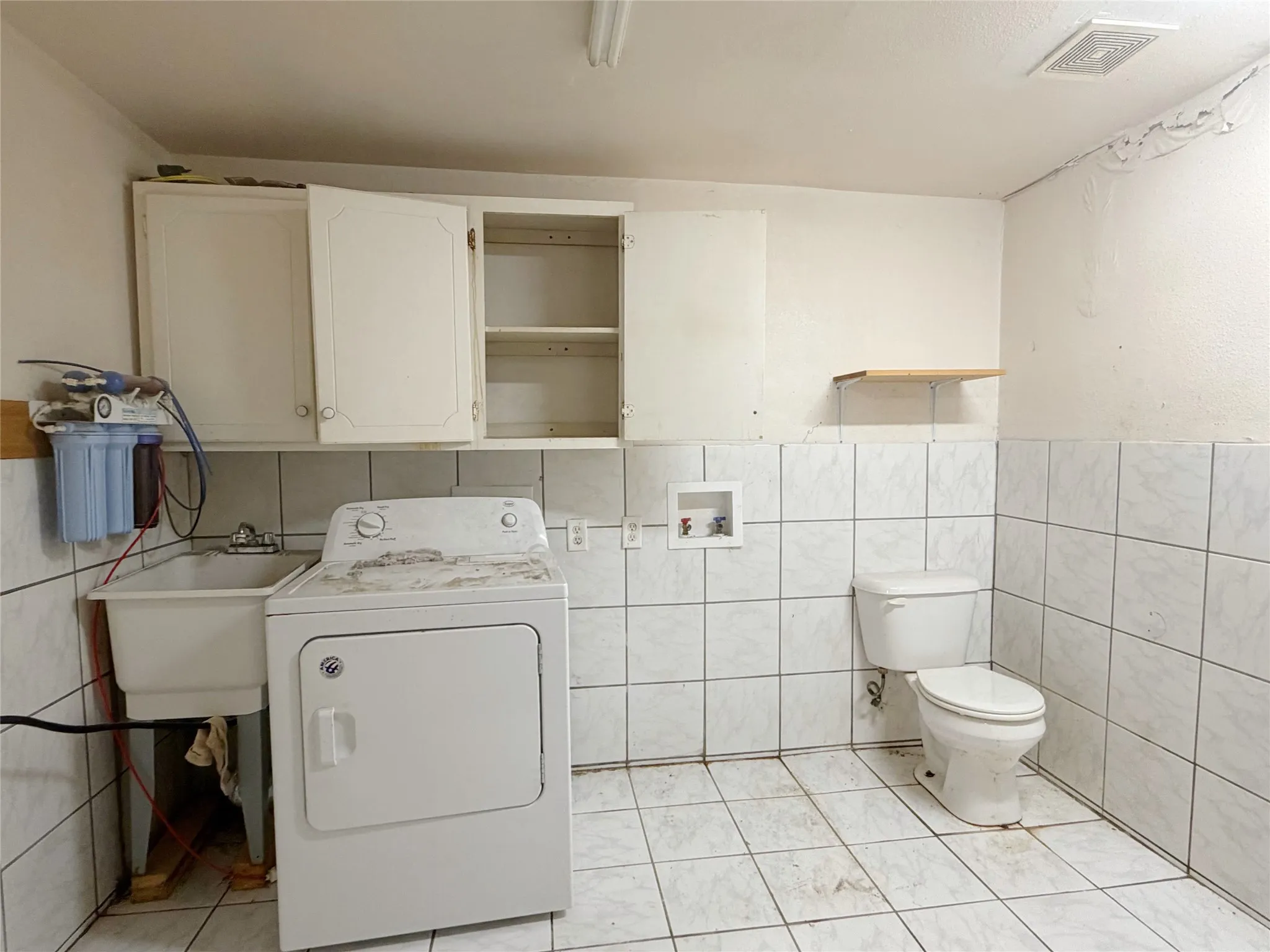 Single Family Residence For Sale in Taylor County , 3210 E Lake Road, Abilene, Texas 79601, 6 Bedroom, 4 Bathroom, 2 Garage spaces, 2,458 Sqft, built in 1995, mls#21309567, Real Estate Agent in Abilene, Homes For Sale in Taylor county, Homes For Sale in Abilene, Realtor in Abilene Texas, Real Estate Brokerage Independent Realty Texas, Luminita Cordes Realtor