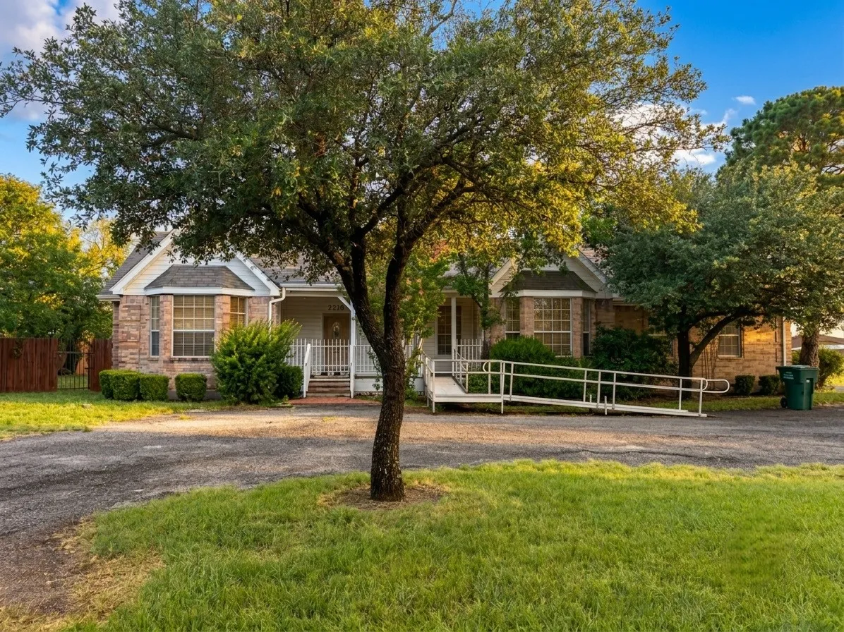Single Family Residence For Sale in Taylor County , 3210 E Lake Road, Abilene, Texas 79601, 6 Bedroom, 4 Bathroom, 2 Garage spaces, 2,458 Sqft, built in 1995, mls#21309567, Real Estate Agent in Abilene, Homes For Sale in Taylor county, Homes For Sale in Abilene, Realtor in Abilene Texas, Real Estate Brokerage Independent Realty Texas, Luminita Cordes Realtor