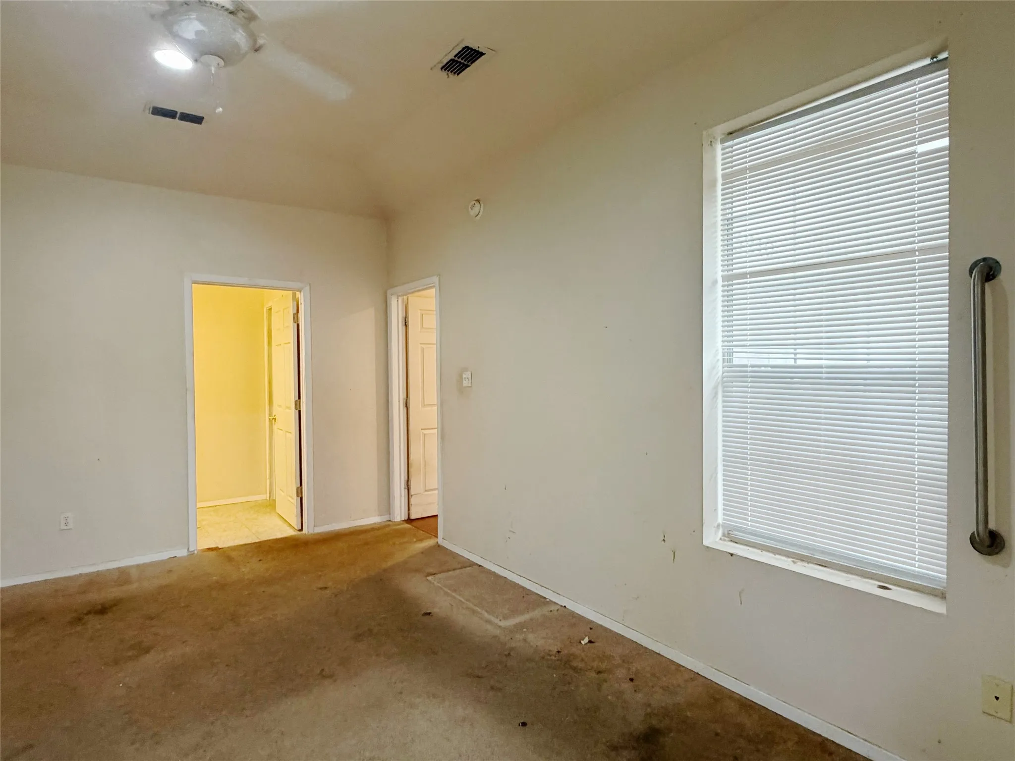 Single Family Residence For Sale in Taylor County , 3210 E Lake Road, Abilene, Texas 79601, 6 Bedroom, 4 Bathroom, 2 Garage spaces, 2,458 Sqft, built in 1995, mls#21309567, Real Estate Agent in Abilene, Homes For Sale in Taylor county, Homes For Sale in Abilene, Realtor in Abilene Texas, Real Estate Brokerage Independent Realty Texas, Luminita Cordes Realtor