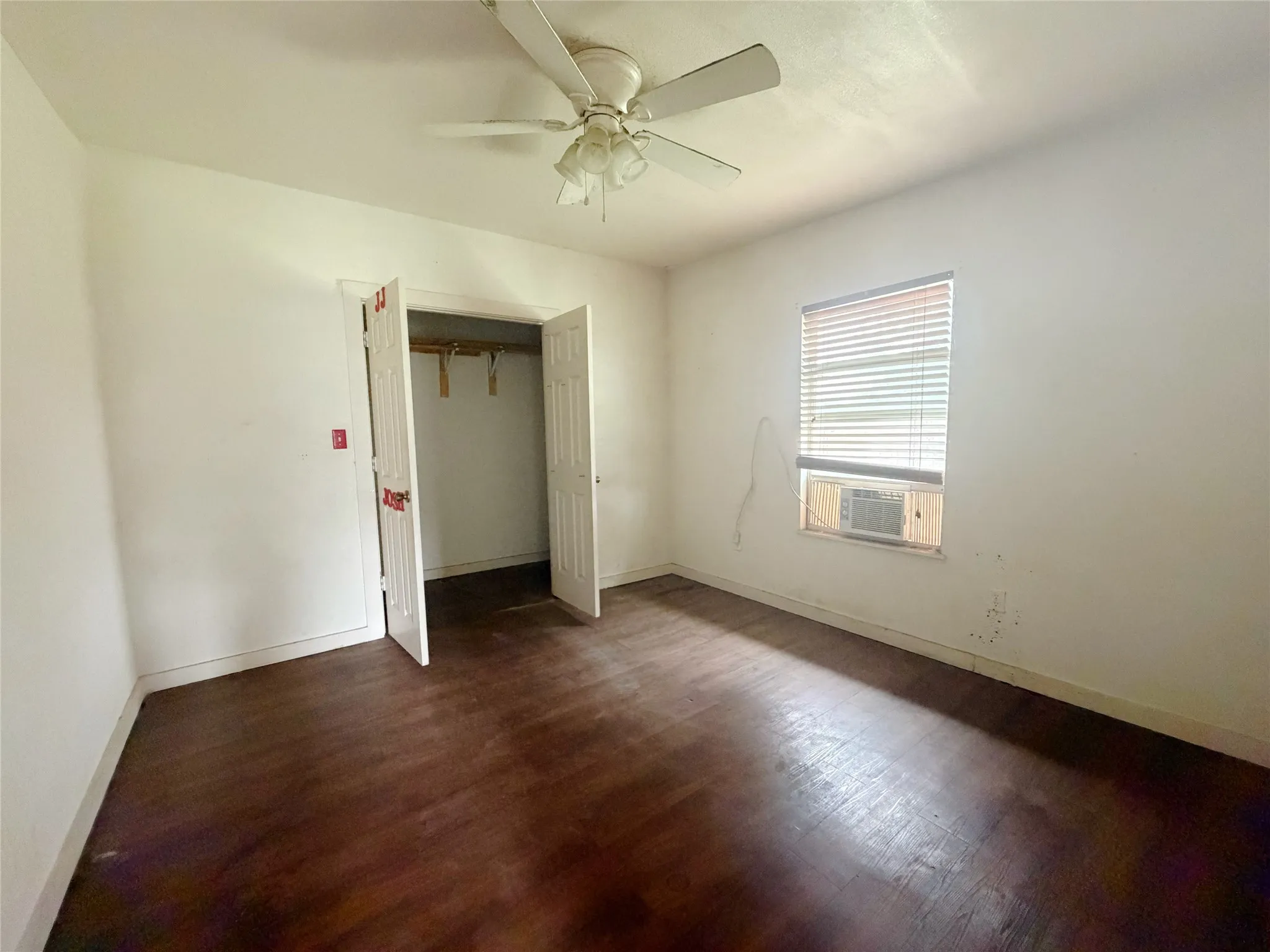 Single Family Residence For Sale in Taylor County , 3210 E Lake Road, Abilene, Texas 79601, 6 Bedroom, 4 Bathroom, 2 Garage spaces, 2,458 Sqft, built in 1995, mls#21309567, Real Estate Agent in Abilene, Homes For Sale in Taylor county, Homes For Sale in Abilene, Realtor in Abilene Texas, Real Estate Brokerage Independent Realty Texas, Luminita Cordes Realtor