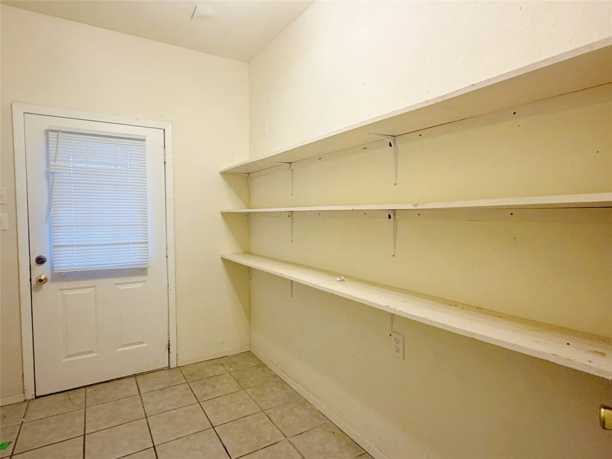 Single Family Residence For Sale in Taylor County , 3210 E Lake Road, Abilene, Texas 79601, 6 Bedroom, 4 Bathroom, 2 Garage spaces, 2,458 Sqft, built in 1995, mls#21309567, Real Estate Agent in Abilene, Homes For Sale in Taylor county, Homes For Sale in Abilene, Realtor in Abilene Texas, Real Estate Brokerage Independent Realty Texas, Luminita Cordes Realtor