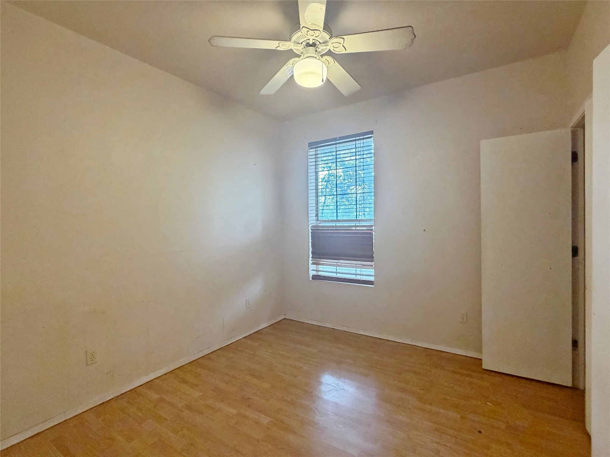 Single Family Residence For Sale in Taylor County , 3210 E Lake Road, Abilene, Texas 79601, 6 Bedroom, 4 Bathroom, 2 Garage spaces, 2,458 Sqft, built in 1995, mls#21309567, Real Estate Agent in Abilene, Homes For Sale in Taylor county, Homes For Sale in Abilene, Realtor in Abilene Texas, Real Estate Brokerage Independent Realty Texas, Luminita Cordes Realtor