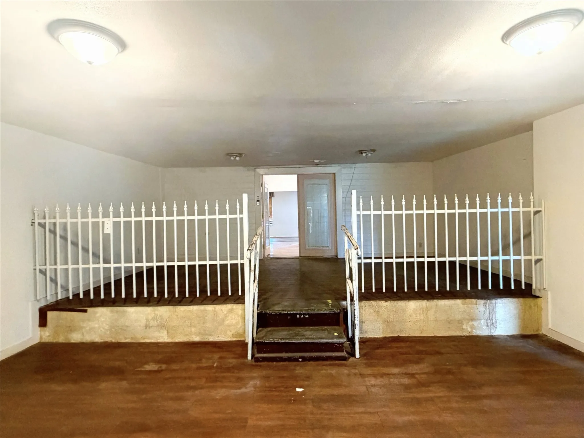 Single Family Residence For Sale in Taylor County , 3210 E Lake Road, Abilene, Texas 79601, 6 Bedroom, 4 Bathroom, 2 Garage spaces, 2,458 Sqft, built in 1995, mls#21309567, Real Estate Agent in Abilene, Homes For Sale in Taylor county, Homes For Sale in Abilene, Realtor in Abilene Texas, Real Estate Brokerage Independent Realty Texas, Luminita Cordes Realtor