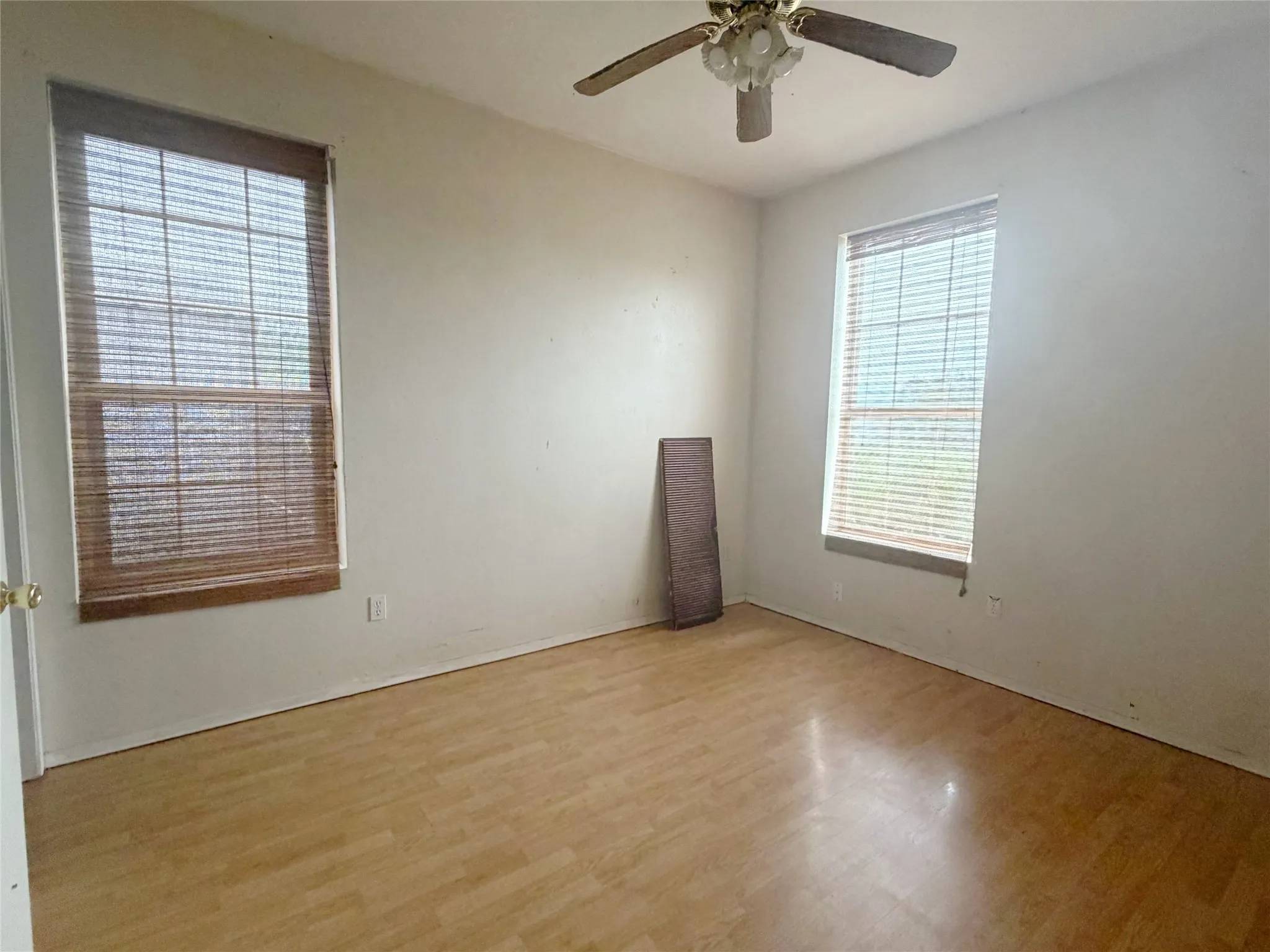 Single Family Residence For Sale in Taylor County , 3210 E Lake Road, Abilene, Texas 79601, 6 Bedroom, 4 Bathroom, 2 Garage spaces, 2,458 Sqft, built in 1995, mls#21309567, Real Estate Agent in Abilene, Homes For Sale in Taylor county, Homes For Sale in Abilene, Realtor in Abilene Texas, Real Estate Brokerage Independent Realty Texas, Luminita Cordes Realtor