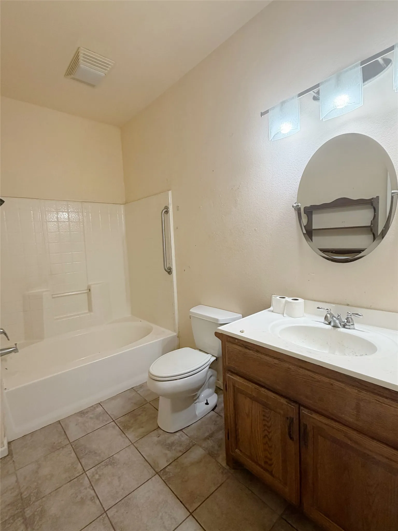 Single Family Residence For Sale in Taylor County , 3210 E Lake Road, Abilene, Texas 79601, 6 Bedroom, 4 Bathroom, 2 Garage spaces, 2,458 Sqft, built in 1995, mls#21309567, Real Estate Agent in Abilene, Homes For Sale in Taylor county, Homes For Sale in Abilene, Realtor in Abilene Texas, Real Estate Brokerage Independent Realty Texas, Luminita Cordes Realtor
