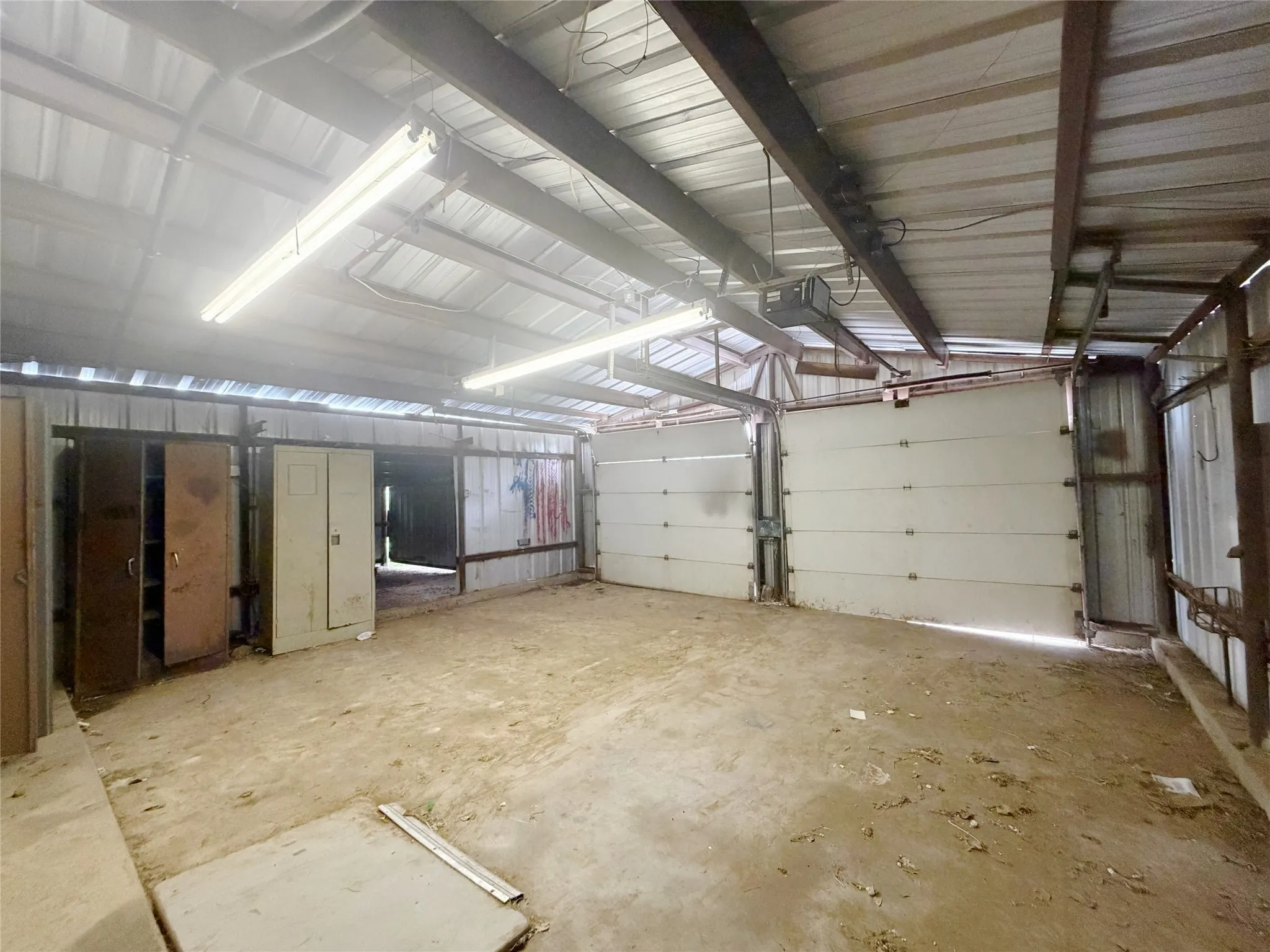Single Family Residence For Sale in Taylor County , 3210 E Lake Road, Abilene, Texas 79601, 6 Bedroom, 4 Bathroom, 2 Garage spaces, 2,458 Sqft, built in 1995, mls#21309567, Real Estate Agent in Abilene, Homes For Sale in Taylor county, Homes For Sale in Abilene, Realtor in Abilene Texas, Real Estate Brokerage Independent Realty Texas, Luminita Cordes Realtor