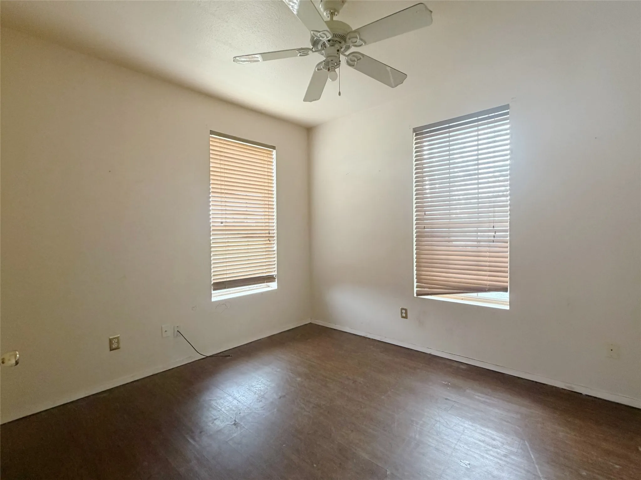 Single Family Residence For Sale in Taylor County , 3210 E Lake Road, Abilene, Texas 79601, 6 Bedroom, 4 Bathroom, 2 Garage spaces, 2,458 Sqft, built in 1995, mls#21309567, Real Estate Agent in Abilene, Homes For Sale in Taylor county, Homes For Sale in Abilene, Realtor in Abilene Texas, Real Estate Brokerage Independent Realty Texas, Luminita Cordes Realtor