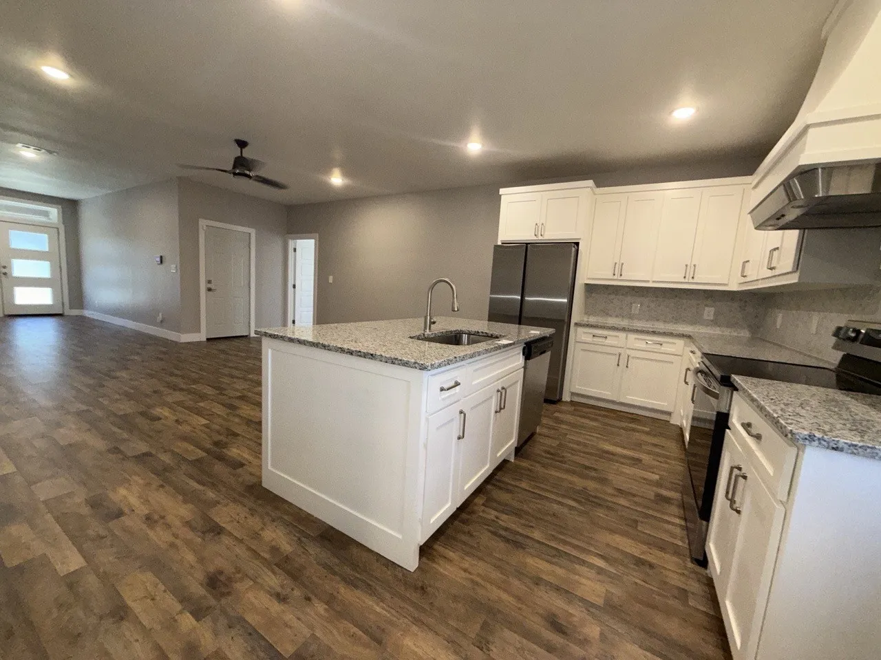 Single Family Residence For Sale in Henderson County , 102 Oakwood Drive, Trinidad, Texas 75163, 3 Bedroom, 2 Bathroom, 2 Garage spaces, 1,641 Sqft, built in 2023, mls#21309471, Real Estate Agent in Trinidad, Homes For Sale in Henderson county, Homes For Sale in Trinidad, Realtor in Trinidad Texas, Real Estate Brokerage Independent Realty Texas, Luminita Cordes Realtor