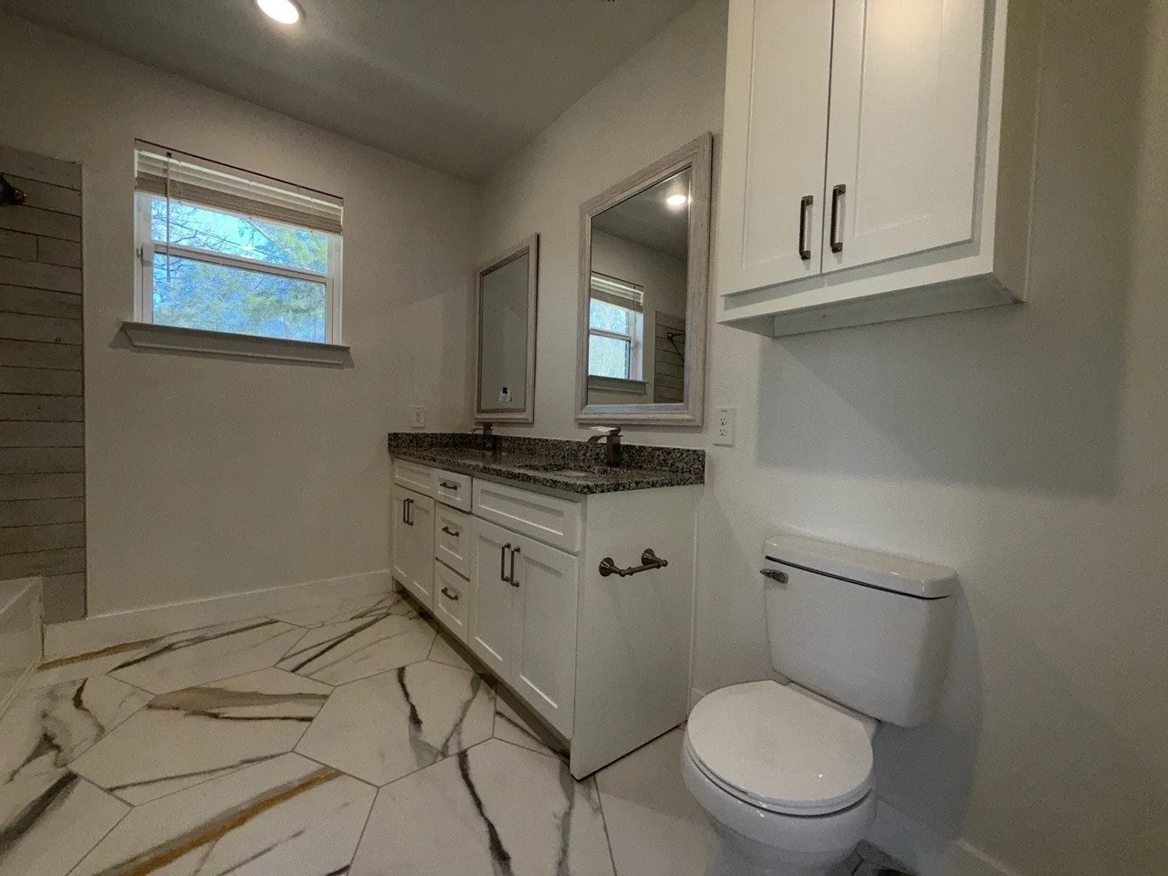 Single Family Residence For Sale in Henderson County , 102 Oakwood Drive, Trinidad, Texas 75163, 3 Bedroom, 2 Bathroom, 2 Garage spaces, 1,641 Sqft, built in 2023, mls#21309471, Real Estate Agent in Trinidad, Homes For Sale in Henderson county, Homes For Sale in Trinidad, Realtor in Trinidad Texas, Real Estate Brokerage Independent Realty Texas, Luminita Cordes Realtor