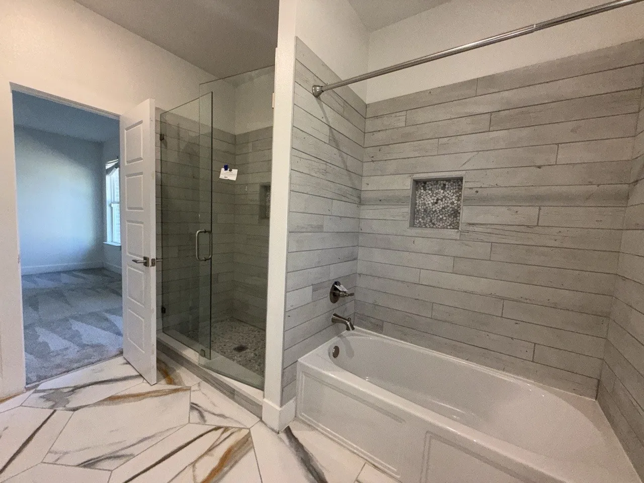 Single Family Residence For Sale in Henderson County , 102 Oakwood Drive, Trinidad, Texas 75163, 3 Bedroom, 2 Bathroom, 2 Garage spaces, 1,641 Sqft, built in 2023, mls#21309471, Real Estate Agent in Trinidad, Homes For Sale in Henderson county, Homes For Sale in Trinidad, Realtor in Trinidad Texas, Real Estate Brokerage Independent Realty Texas, Luminita Cordes Realtor