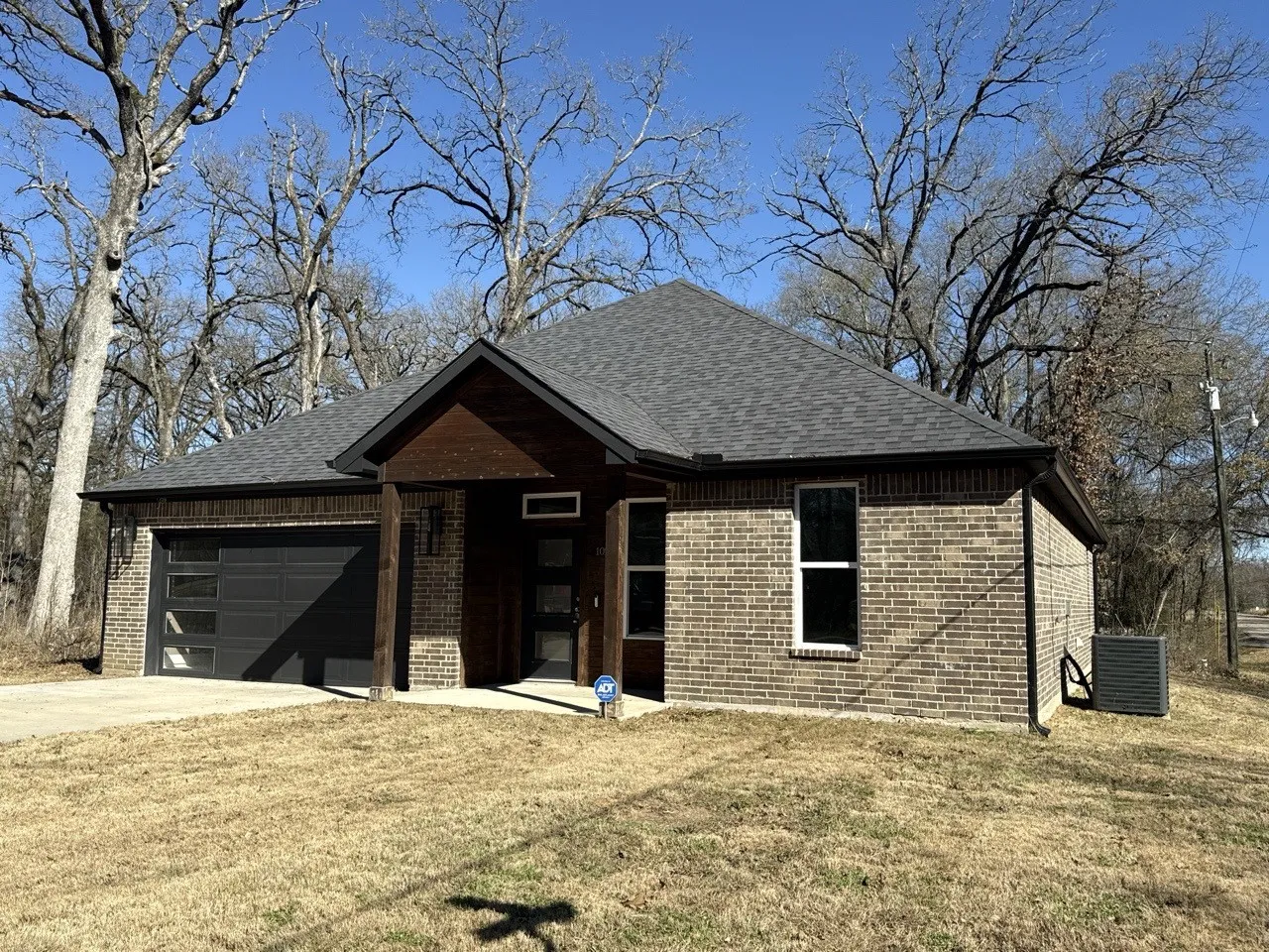Single Family Residence For Sale in Henderson County , 102 Oakwood Drive, Trinidad, Texas 75163, 3 Bedroom, 2 Bathroom, 2 Garage spaces, 1,641 Sqft, built in 2023, mls#21309471, Real Estate Agent in Trinidad, Homes For Sale in Henderson county, Homes For Sale in Trinidad, Realtor in Trinidad Texas, Real Estate Brokerage Independent Realty Texas, Luminita Cordes Realtor