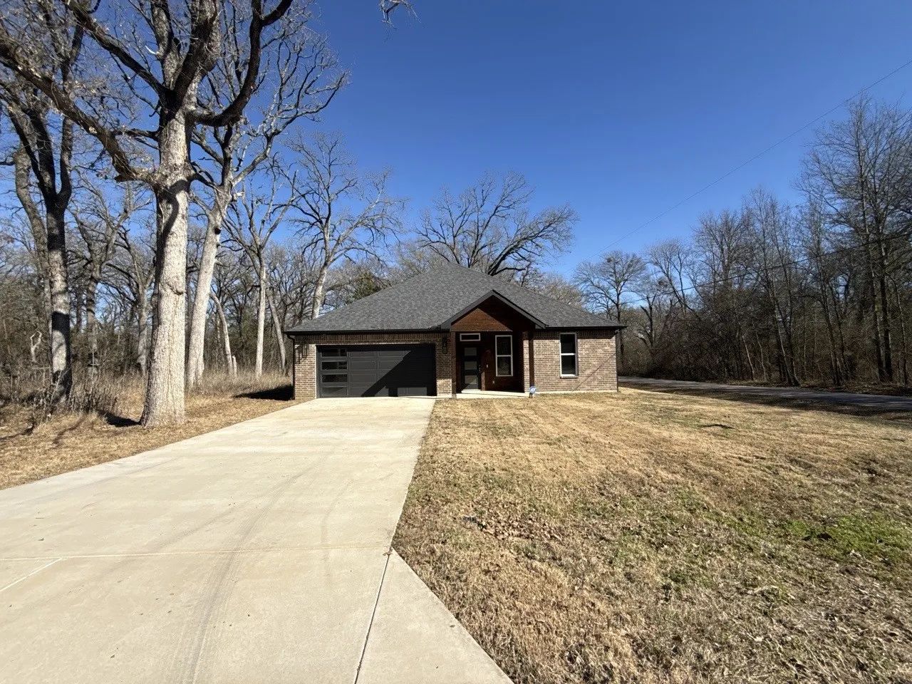 Single Family Residence For Sale in Henderson County , 102 Oakwood Drive, Trinidad, Texas 75163, 3 Bedroom, 2 Bathroom, 2 Garage spaces, 1,641 Sqft, built in 2023, mls#21309471, Real Estate Agent in Trinidad, Homes For Sale in Henderson county, Homes For Sale in Trinidad, Realtor in Trinidad Texas, Real Estate Brokerage Independent Realty Texas, Luminita Cordes Realtor