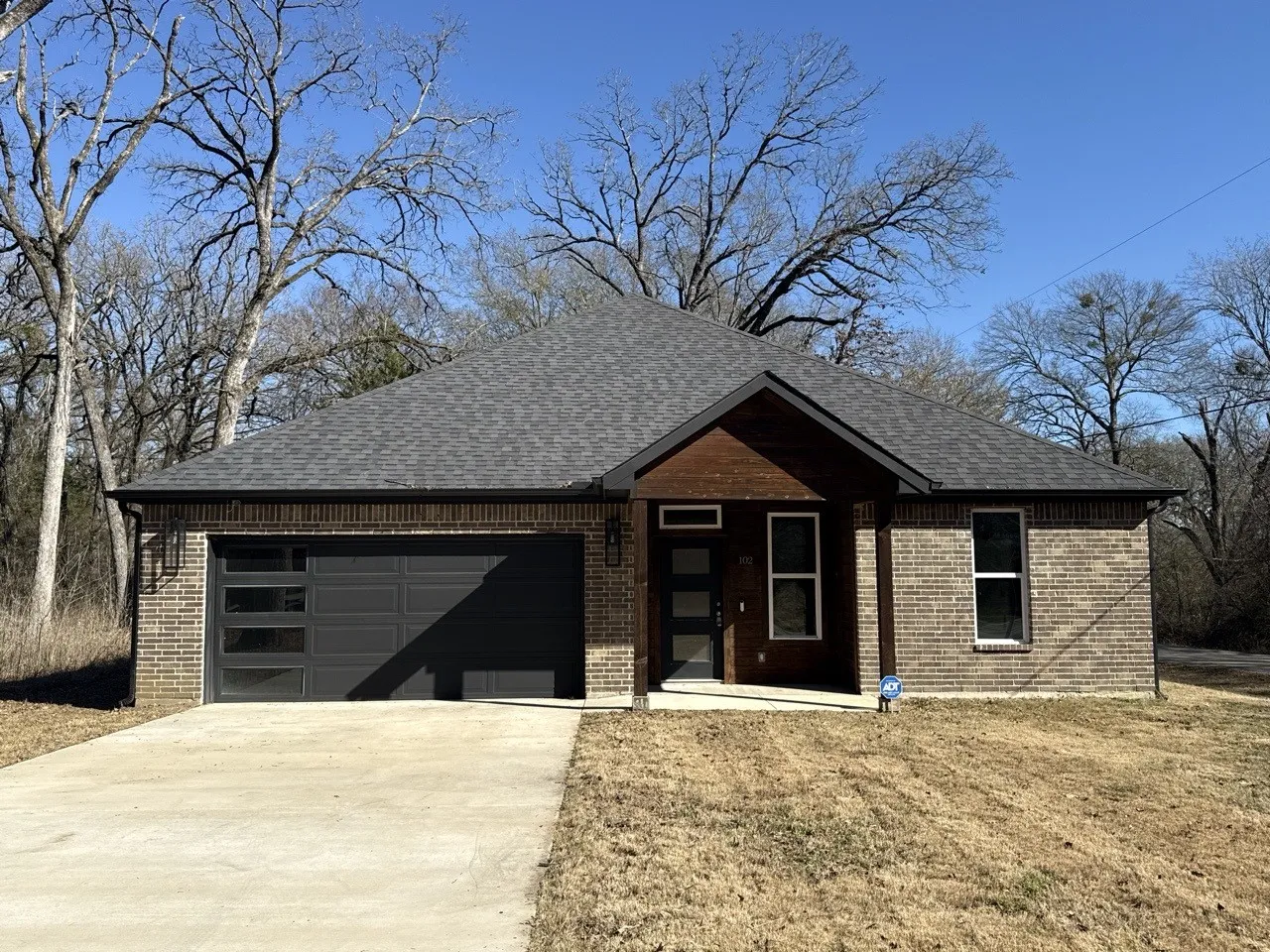 Single Family Residence For Sale in Henderson County , 102 Oakwood Drive, Trinidad, Texas 75163, 3 Bedroom, 2 Bathroom, 2 Garage spaces, 1,641 Sqft, built in 2023, mls#21309471, Real Estate Agent in Trinidad, Homes For Sale in Henderson county, Homes For Sale in Trinidad, Realtor in Trinidad Texas, Real Estate Brokerage Independent Realty Texas, Luminita Cordes Realtor