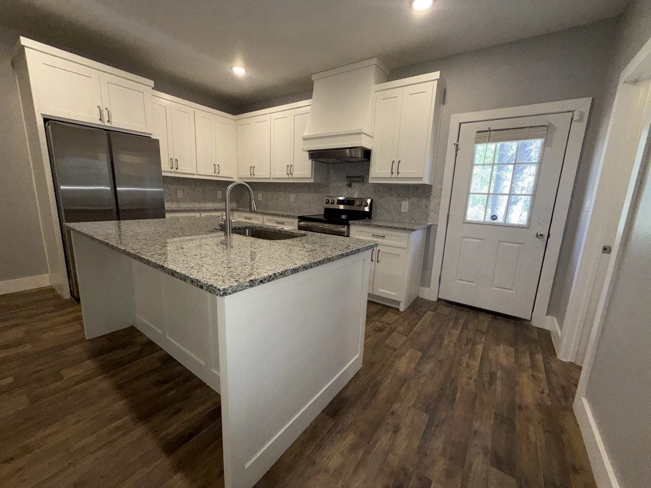 Single Family Residence For Sale in Henderson County , 102 Oakwood Drive, Trinidad, Texas 75163, 3 Bedroom, 2 Bathroom, 2 Garage spaces, 1,641 Sqft, built in 2023, mls#21309471, Real Estate Agent in Trinidad, Homes For Sale in Henderson county, Homes For Sale in Trinidad, Realtor in Trinidad Texas, Real Estate Brokerage Independent Realty Texas, Luminita Cordes Realtor