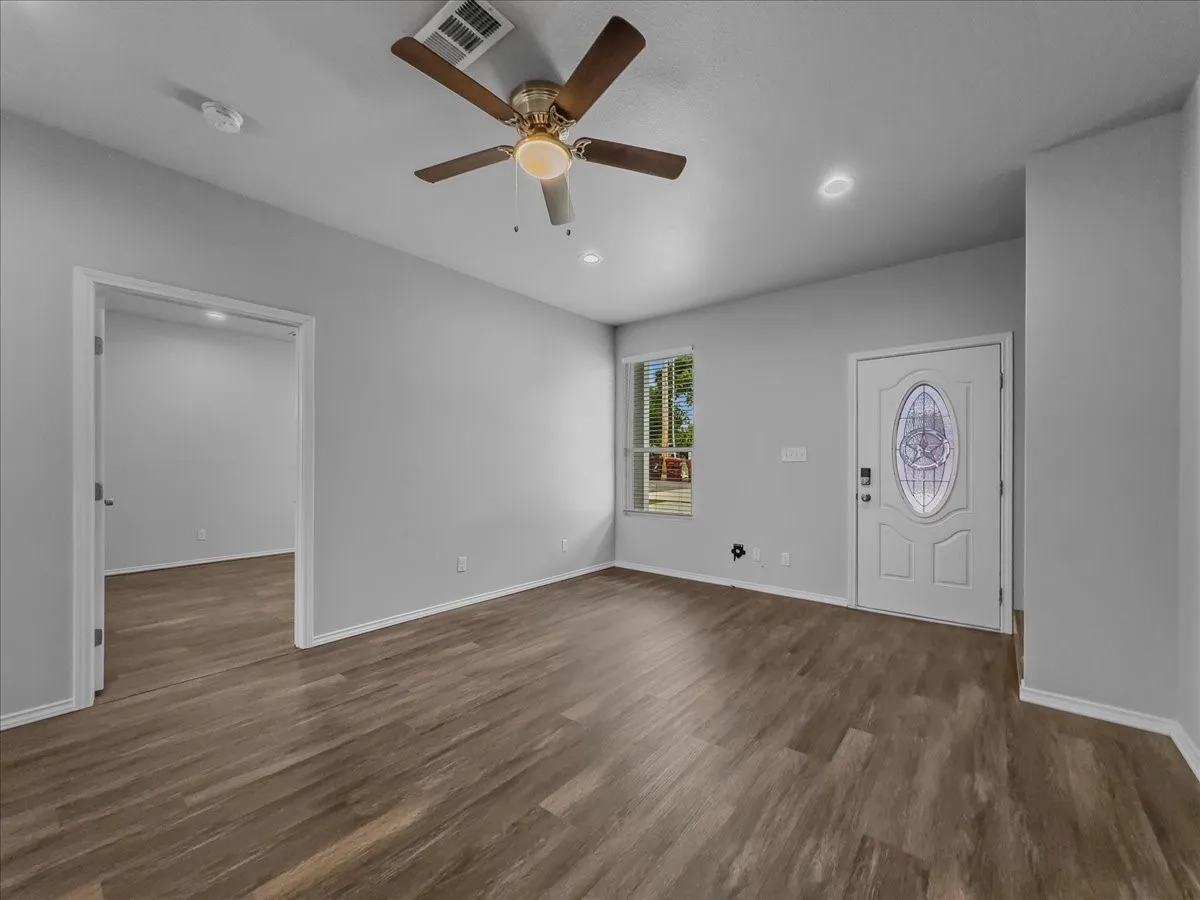 Duplex For Rent in Collin County , 5 Bowling Lane, Blue Ridge, Texas 75424, 3 Bedroom, 3 Bathroom, Garage spaces, 1,442 Sqft, built in 2021, mls#21309572, Real Estate Agent in Blue Ridge, Homes For Rent in Collin county, Homes For Rent in Blue Ridge, Realtor in Blue Ridge Texas, Real Estate Brokerage Independent Realty Texas, Luminita Cordes Realtor