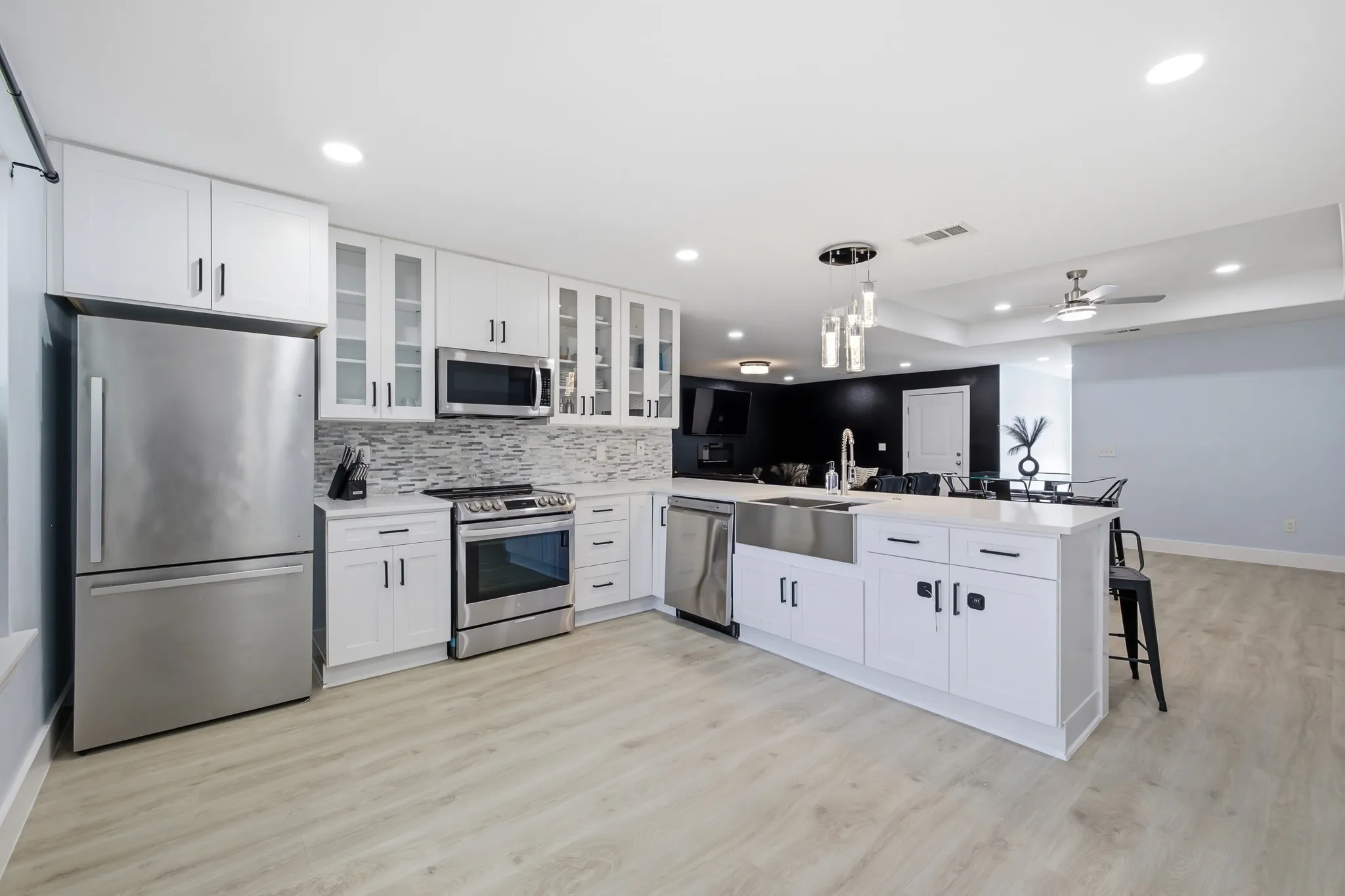 Single Family Residence For Sale in Dallas County , 3407 Chicago Street, Dallas, Texas 75212, 5 Bedroom, 2 Bathroom, 1 Garage spaces, 1,968 Sqft, built in 1948, mls#21304656, Real Estate Agent in Dallas, Homes For Sale in Dallas county, Homes For Sale in Dallas, Realtor in Dallas Texas, Real Estate Brokerage Independent Realty Texas, Luminita Cordes Realtor