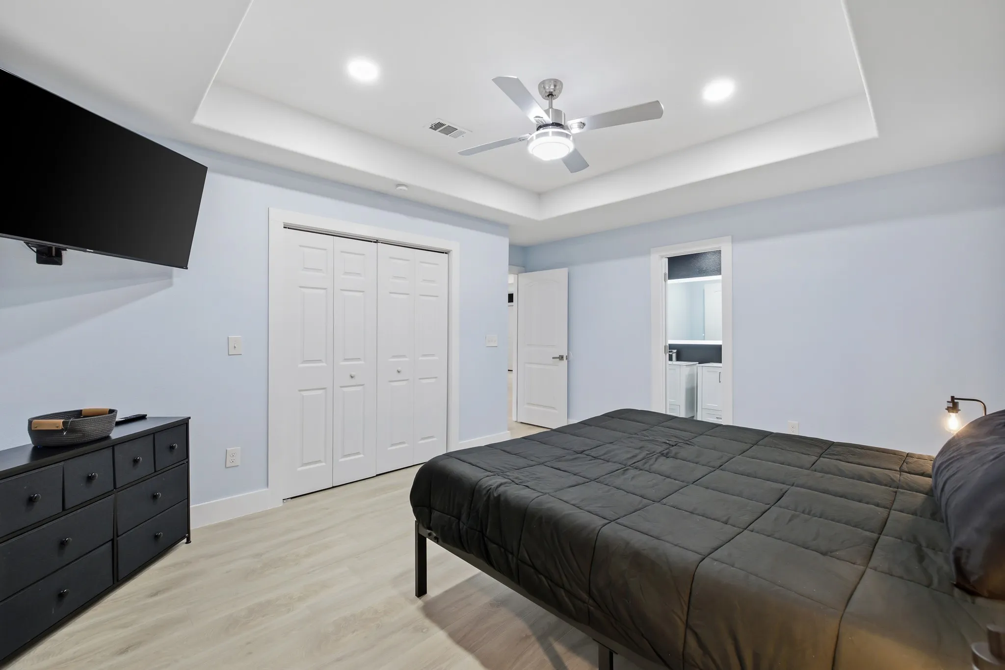 Single Family Residence For Sale in Dallas County , 3407 Chicago Street, Dallas, Texas 75212, 5 Bedroom, 2 Bathroom, 1 Garage spaces, 1,968 Sqft, built in 1948, mls#21304656, Real Estate Agent in Dallas, Homes For Sale in Dallas county, Homes For Sale in Dallas, Realtor in Dallas Texas, Real Estate Brokerage Independent Realty Texas, Luminita Cordes Realtor