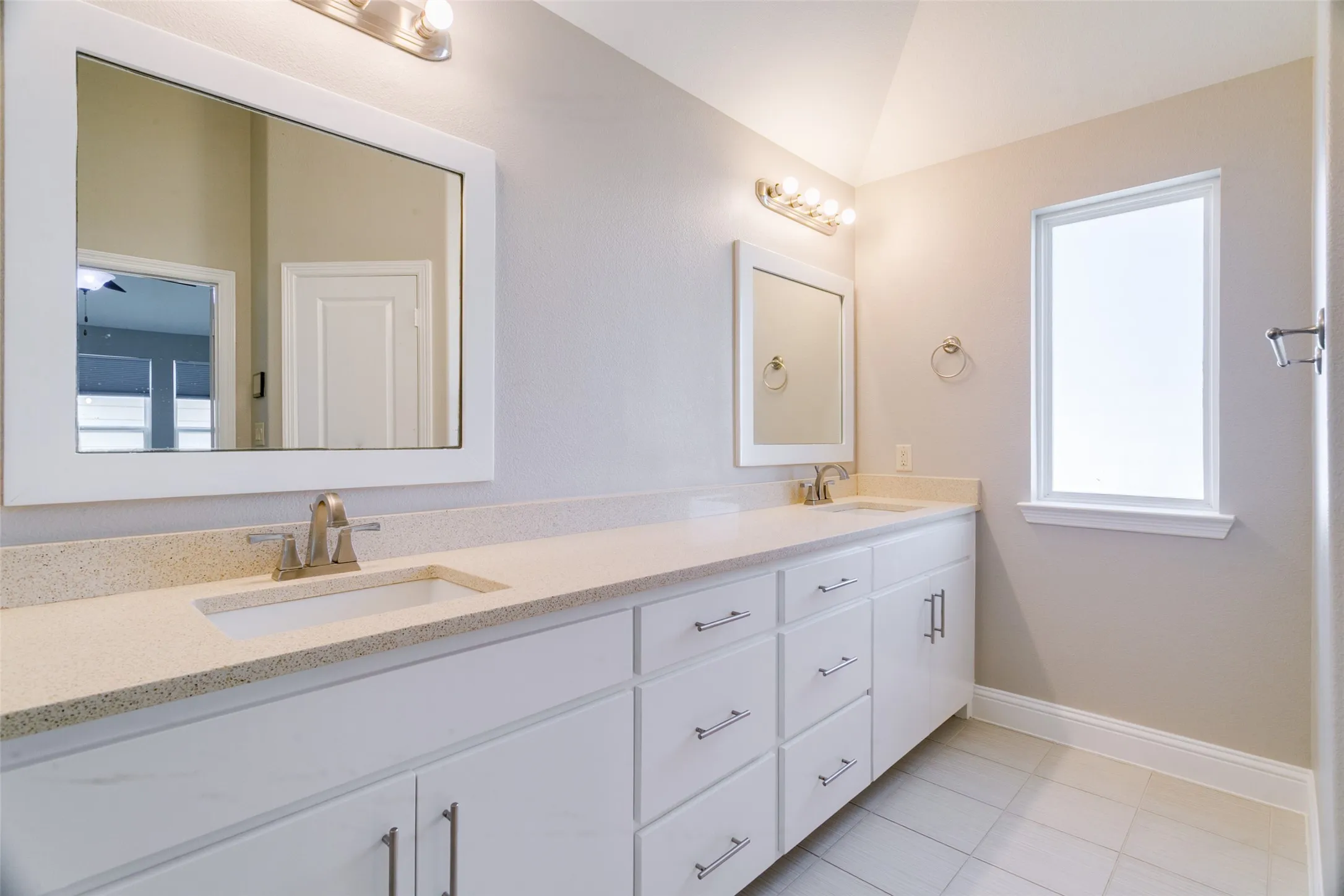 Single Family Residence For Rent in Dallas County , 766 E Main Street, Coppell, Texas 75019, 3 Bedroom, 3 Bathroom, 2 Garage spaces, 2,464 Sqft, built in 2012, mls#21309594, Real Estate Agent in Coppell, Homes For Rent in Dallas county, Homes For Rent in Coppell, Realtor in Coppell Texas, Real Estate Brokerage Independent Realty Texas, Luminita Cordes Realtor