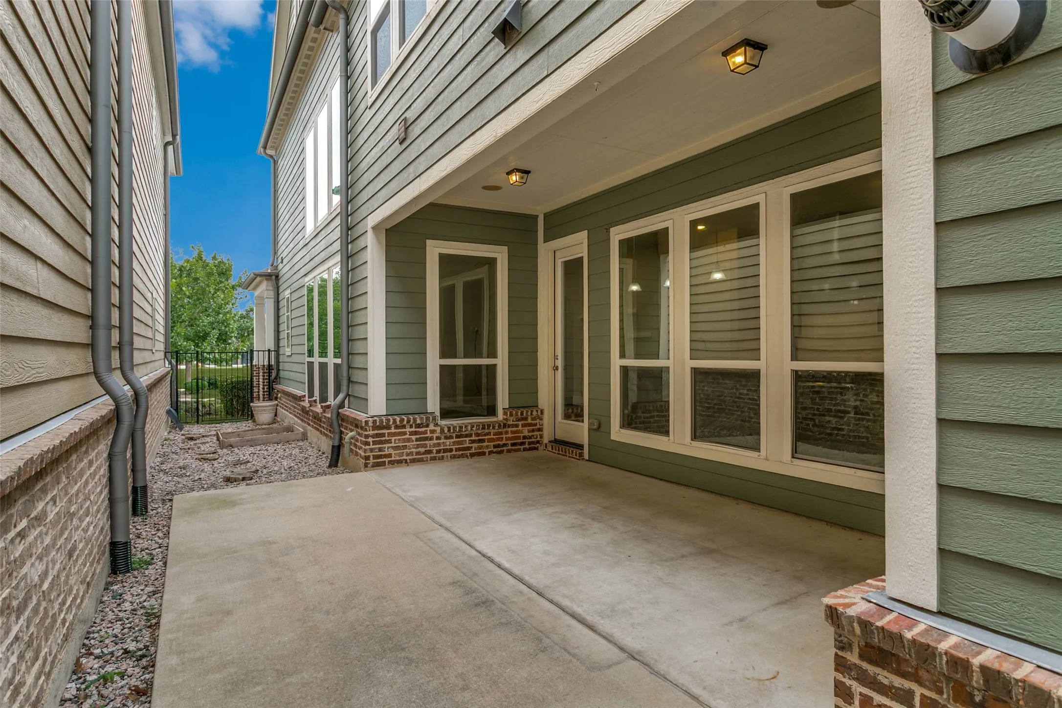 Single Family Residence For Rent in Dallas County , 766 E Main Street, Coppell, Texas 75019, 3 Bedroom, 3 Bathroom, 2 Garage spaces, 2,464 Sqft, built in 2012, mls#21309594, Real Estate Agent in Coppell, Homes For Rent in Dallas county, Homes For Rent in Coppell, Realtor in Coppell Texas, Real Estate Brokerage Independent Realty Texas, Luminita Cordes Realtor