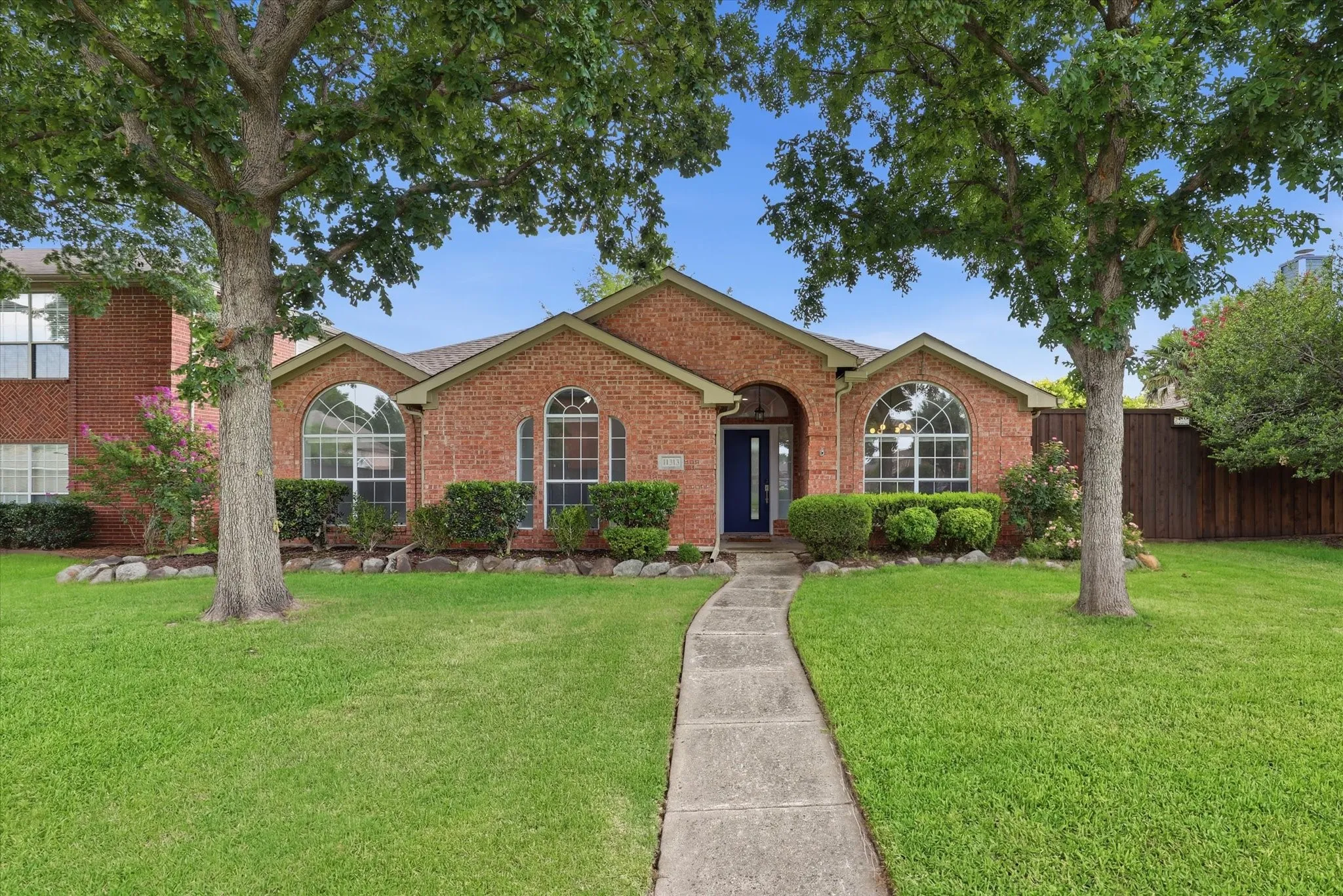 Single Family Residence For Sale in Collin County , 11313 Canoe Road, Frisco, Texas 75035, 3 Bedroom, 2 Bathroom, 2 Garage spaces, 1,776 Sqft, built in 1994, mls#21301675, Real Estate Agent in Frisco, Homes For Sale in Collin county, Homes For Sale in Frisco, Realtor in Frisco Texas, Real Estate Brokerage Independent Realty Texas, Luminita Cordes Realtor