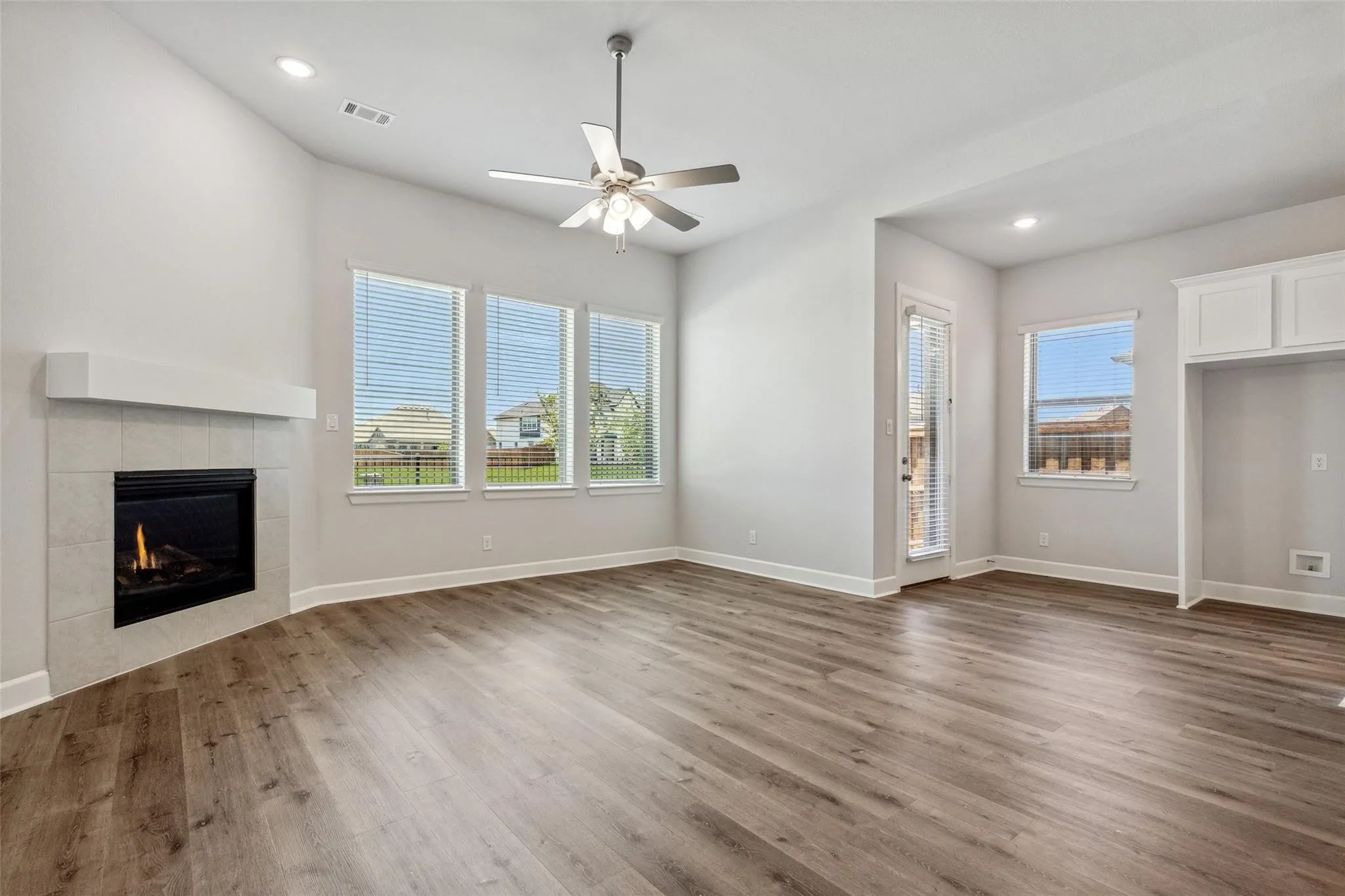 Single Family Residence For Sale in Johnson County , 2813 Trinity Ridge Street, Mansfield, Texas 76063, 4 Bedroom, 3 Bathroom, 2 Garage spaces, 2,672 Sqft, built in 2023, mls#21309172, Real Estate Agent in Mansfield, Homes For Sale in Johnson county, Homes For Sale in Mansfield, Realtor in Mansfield Texas, Real Estate Brokerage Independent Realty Texas, Luminita Cordes Realtor