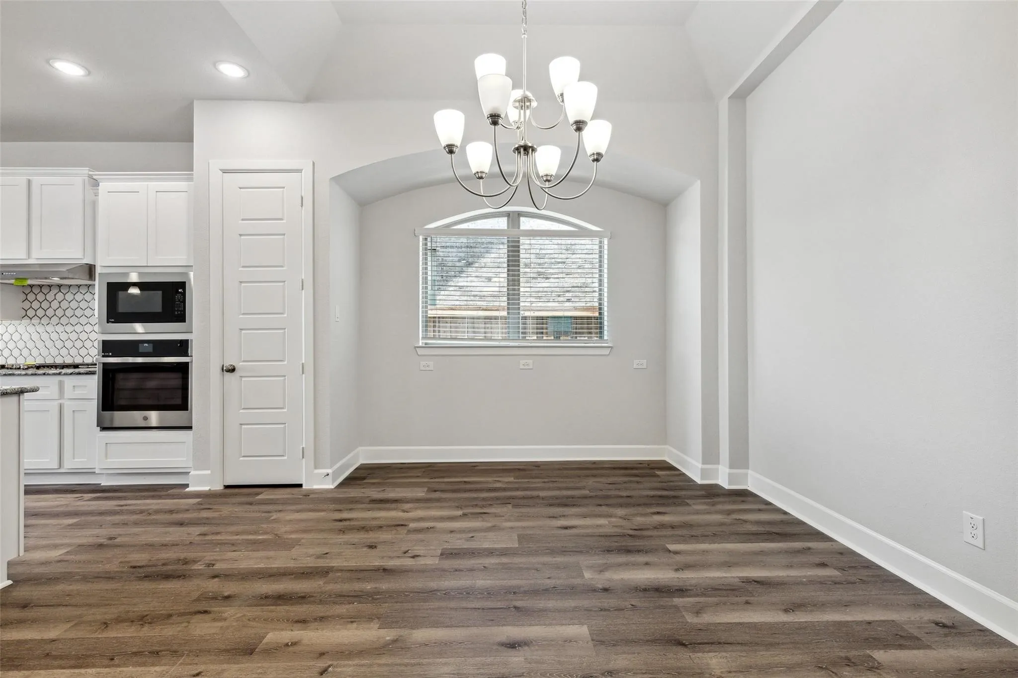 Single Family Residence For Sale in Johnson County , 2813 Trinity Ridge Street, Mansfield, Texas 76063, 4 Bedroom, 3 Bathroom, 2 Garage spaces, 2,672 Sqft, built in 2023, mls#21309172, Real Estate Agent in Mansfield, Homes For Sale in Johnson county, Homes For Sale in Mansfield, Realtor in Mansfield Texas, Real Estate Brokerage Independent Realty Texas, Luminita Cordes Realtor