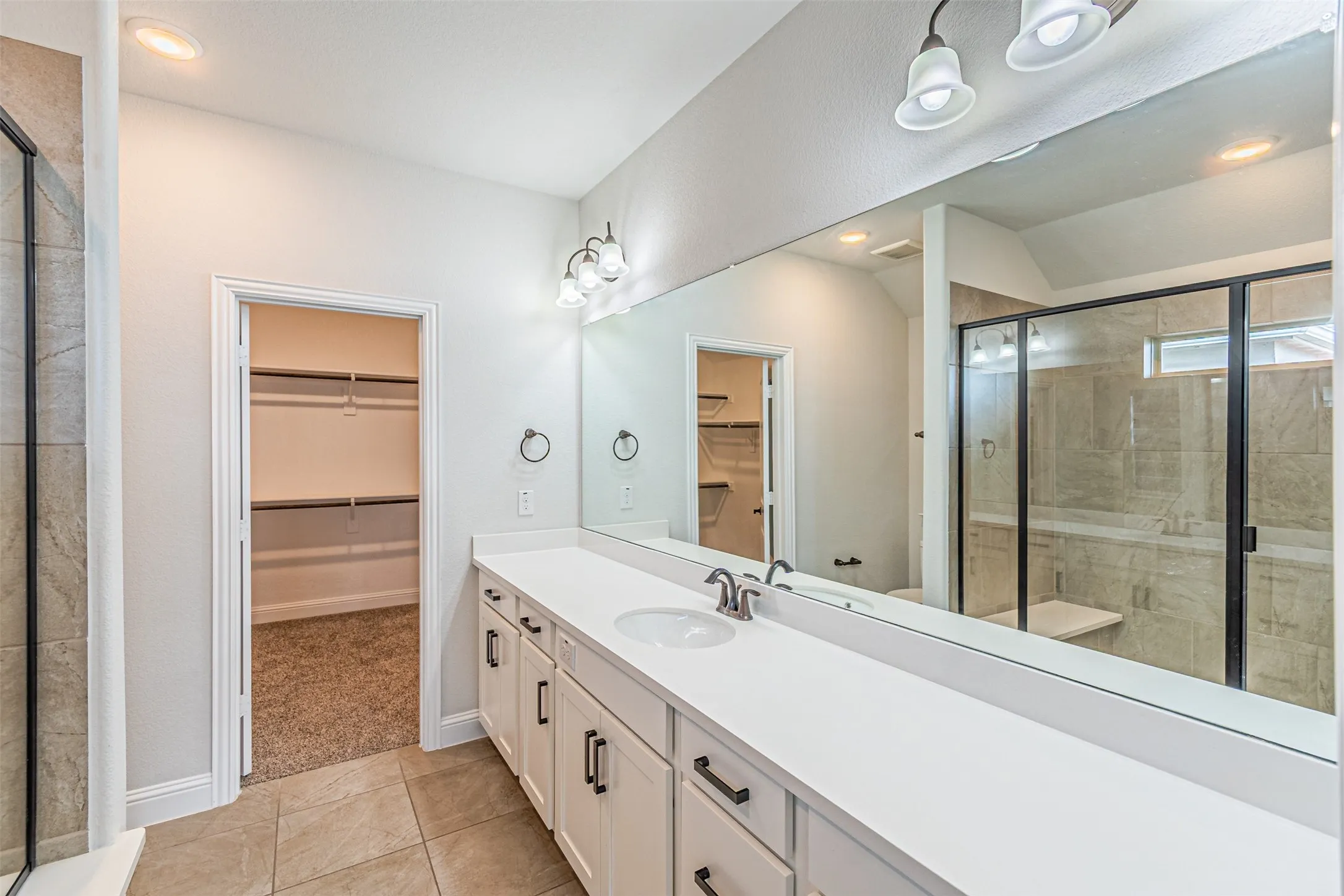 Single Family Residence For Sale in Kaufman County , 18140 Lakefront Court, Forney, Texas 75126, 4 Bedroom, 5 Bathroom, 2 Garage spaces, 3,286 Sqft, built in 2020, mls#21309629, Real Estate Agent in Forney, Homes For Sale in Kaufman county, Homes For Sale in Forney, Realtor in Forney Texas, Real Estate Brokerage Independent Realty Texas, Luminita Cordes Realtor