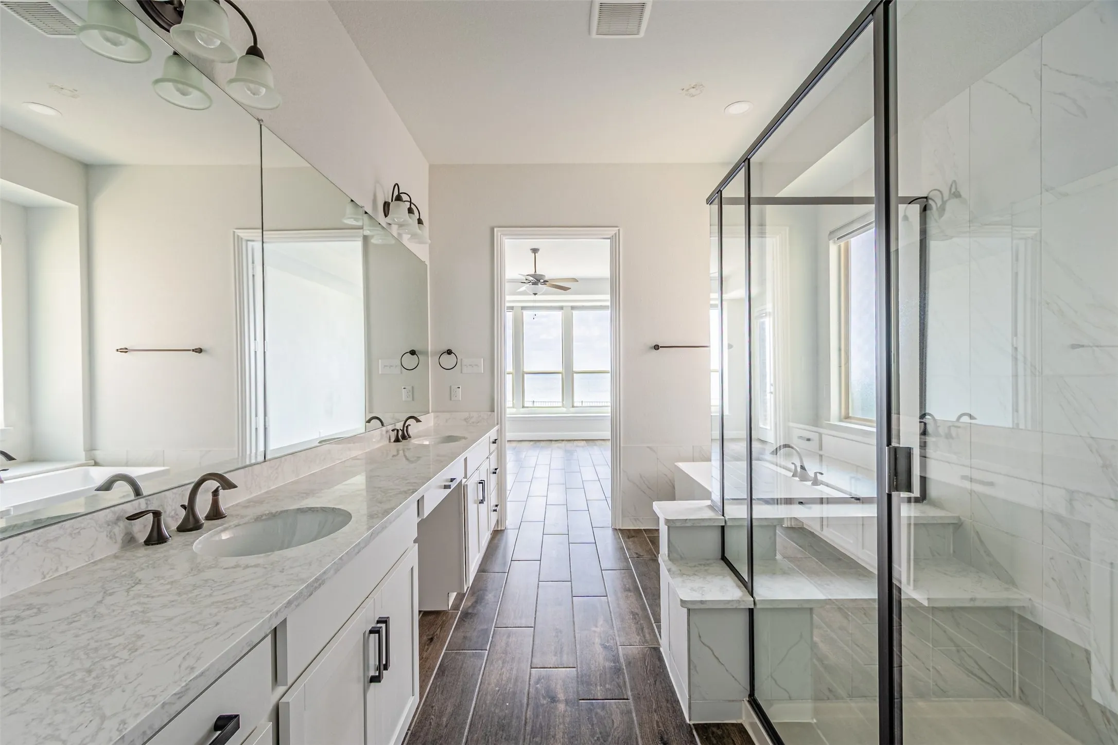 Single Family Residence For Sale in Kaufman County , 18140 Lakefront Court, Forney, Texas 75126, 4 Bedroom, 5 Bathroom, 2 Garage spaces, 3,286 Sqft, built in 2020, mls#21309629, Real Estate Agent in Forney, Homes For Sale in Kaufman county, Homes For Sale in Forney, Realtor in Forney Texas, Real Estate Brokerage Independent Realty Texas, Luminita Cordes Realtor