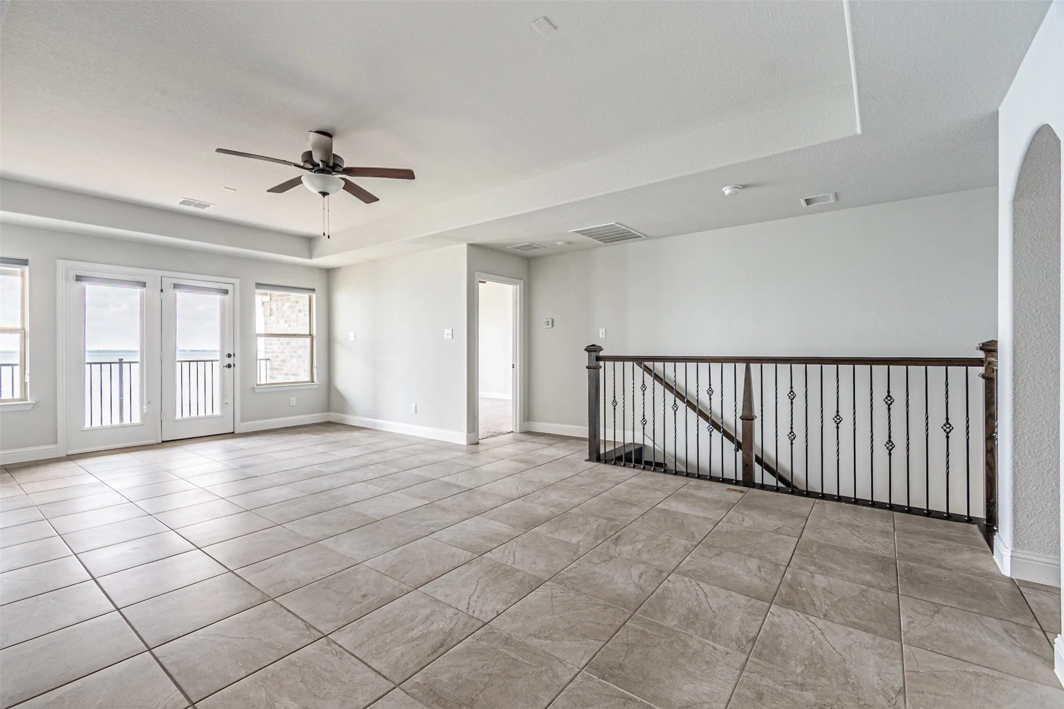 Single Family Residence For Sale in Kaufman County , 18140 Lakefront Court, Forney, Texas 75126, 4 Bedroom, 5 Bathroom, 2 Garage spaces, 3,286 Sqft, built in 2020, mls#21309629, Real Estate Agent in Forney, Homes For Sale in Kaufman county, Homes For Sale in Forney, Realtor in Forney Texas, Real Estate Brokerage Independent Realty Texas, Luminita Cordes Realtor