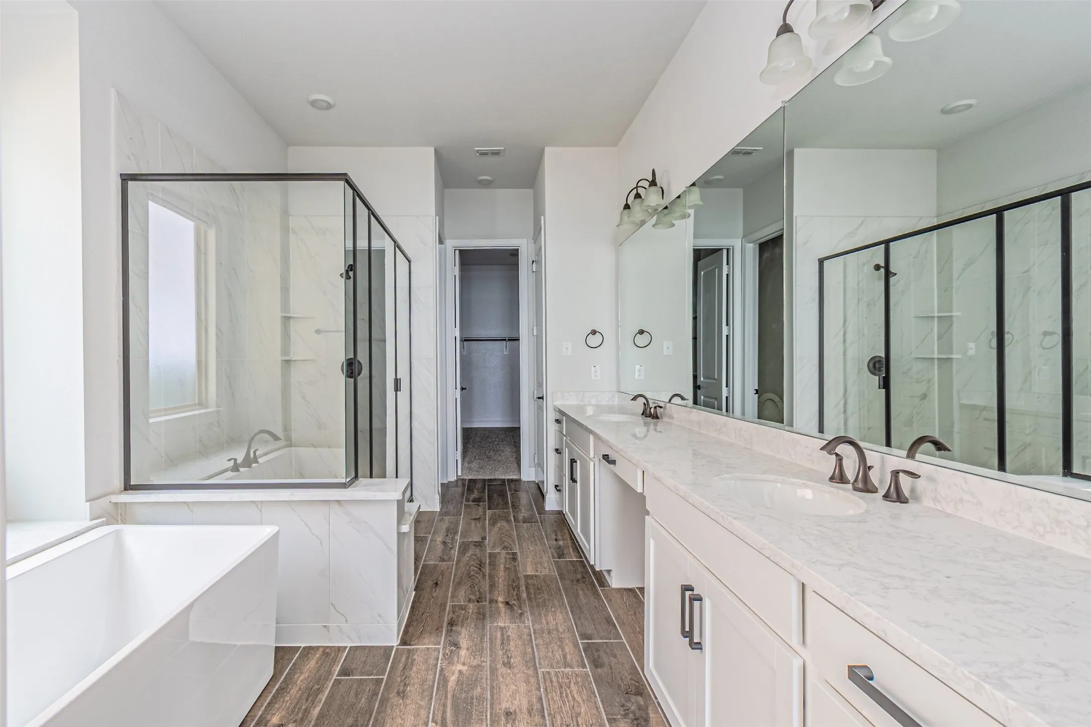 Single Family Residence For Sale in Kaufman County , 18140 Lakefront Court, Forney, Texas 75126, 4 Bedroom, 5 Bathroom, 2 Garage spaces, 3,286 Sqft, built in 2020, mls#21309629, Real Estate Agent in Forney, Homes For Sale in Kaufman county, Homes For Sale in Forney, Realtor in Forney Texas, Real Estate Brokerage Independent Realty Texas, Luminita Cordes Realtor