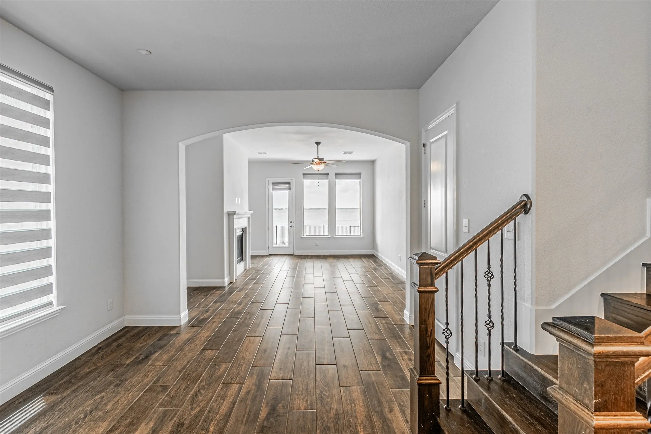 Single Family Residence For Sale in Kaufman County , 18140 Lakefront Court, Forney, Texas 75126, 4 Bedroom, 5 Bathroom, 2 Garage spaces, 3,286 Sqft, built in 2020, mls#21309629, Real Estate Agent in Forney, Homes For Sale in Kaufman county, Homes For Sale in Forney, Realtor in Forney Texas, Real Estate Brokerage Independent Realty Texas, Luminita Cordes Realtor