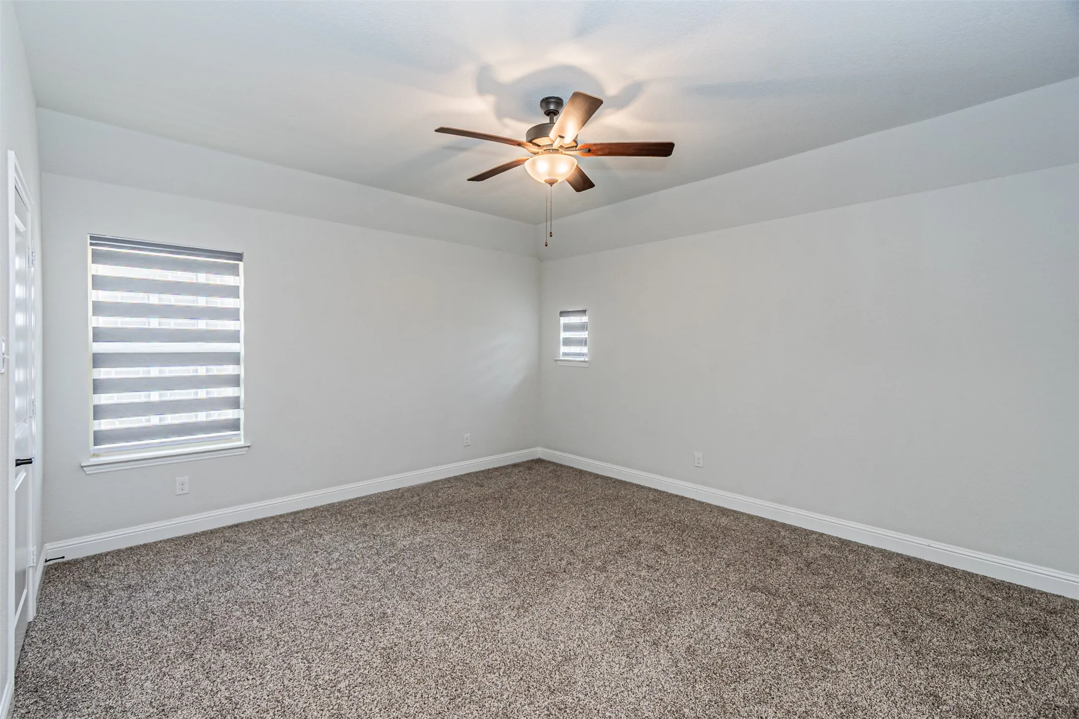 Single Family Residence For Sale in Kaufman County , 18140 Lakefront Court, Forney, Texas 75126, 4 Bedroom, 5 Bathroom, 2 Garage spaces, 3,286 Sqft, built in 2020, mls#21309629, Real Estate Agent in Forney, Homes For Sale in Kaufman county, Homes For Sale in Forney, Realtor in Forney Texas, Real Estate Brokerage Independent Realty Texas, Luminita Cordes Realtor