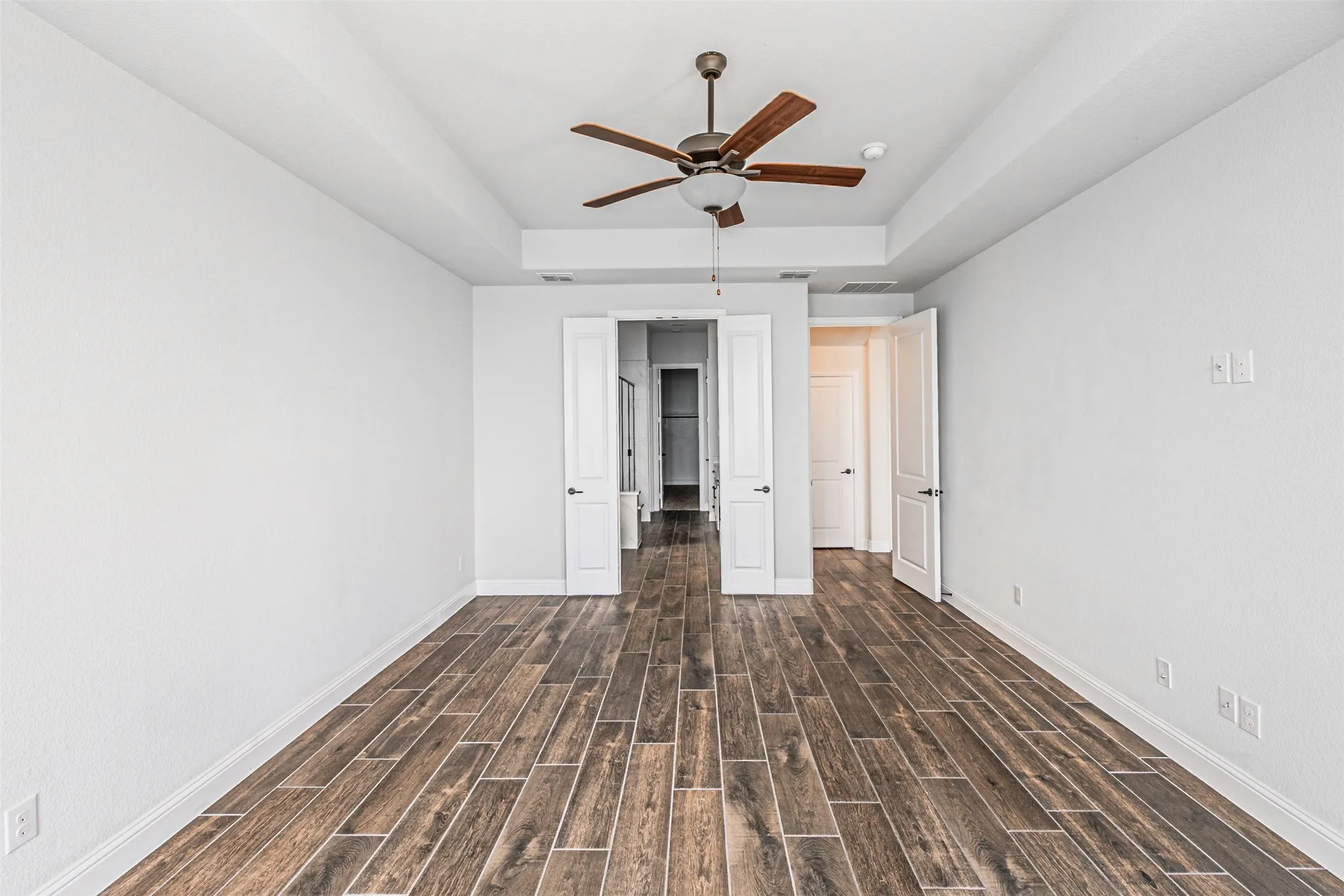 Single Family Residence For Sale in Kaufman County , 18140 Lakefront Court, Forney, Texas 75126, 4 Bedroom, 5 Bathroom, 2 Garage spaces, 3,286 Sqft, built in 2020, mls#21309629, Real Estate Agent in Forney, Homes For Sale in Kaufman county, Homes For Sale in Forney, Realtor in Forney Texas, Real Estate Brokerage Independent Realty Texas, Luminita Cordes Realtor