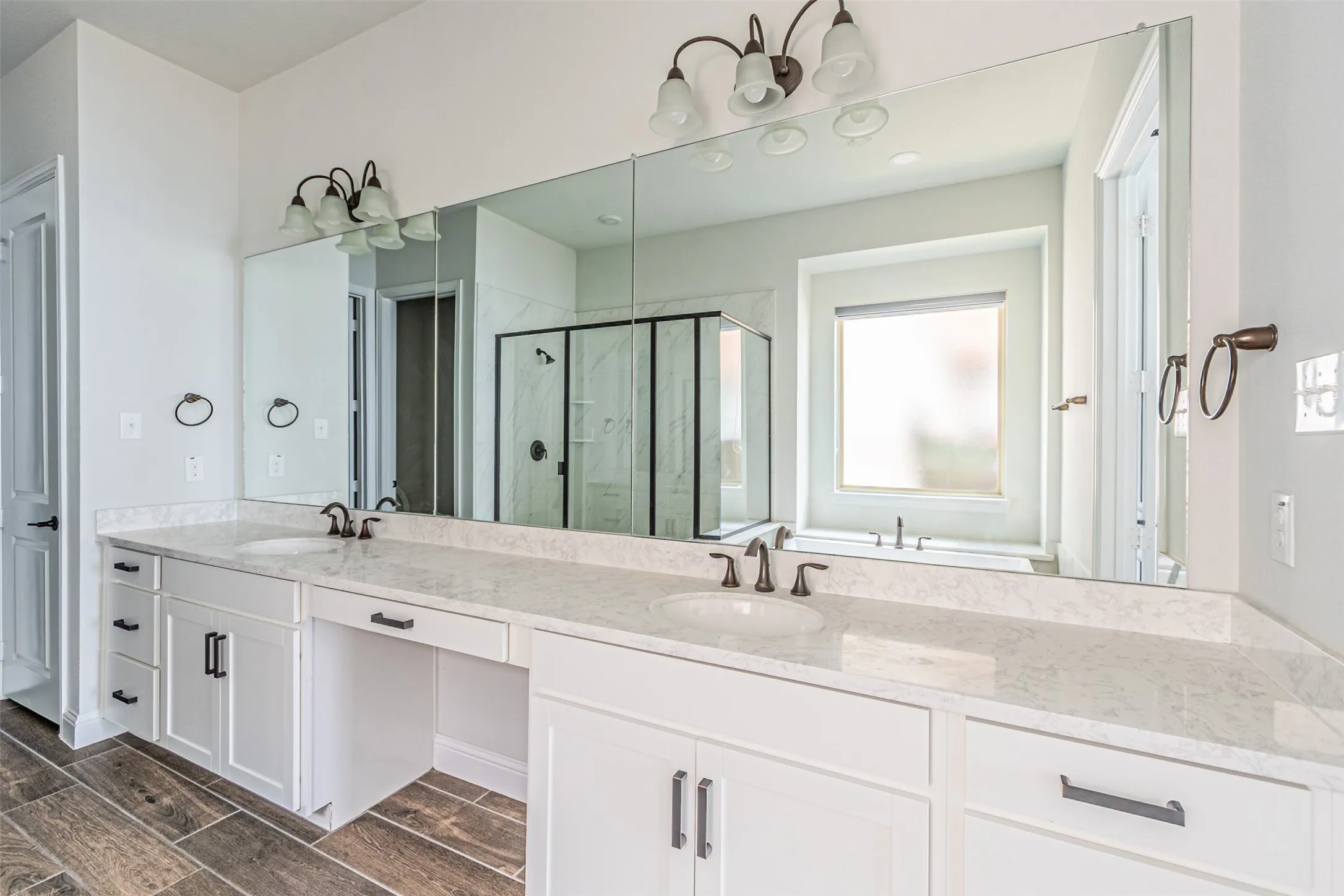 Single Family Residence For Sale in Kaufman County , 18140 Lakefront Court, Forney, Texas 75126, 4 Bedroom, 5 Bathroom, 2 Garage spaces, 3,286 Sqft, built in 2020, mls#21309629, Real Estate Agent in Forney, Homes For Sale in Kaufman county, Homes For Sale in Forney, Realtor in Forney Texas, Real Estate Brokerage Independent Realty Texas, Luminita Cordes Realtor
