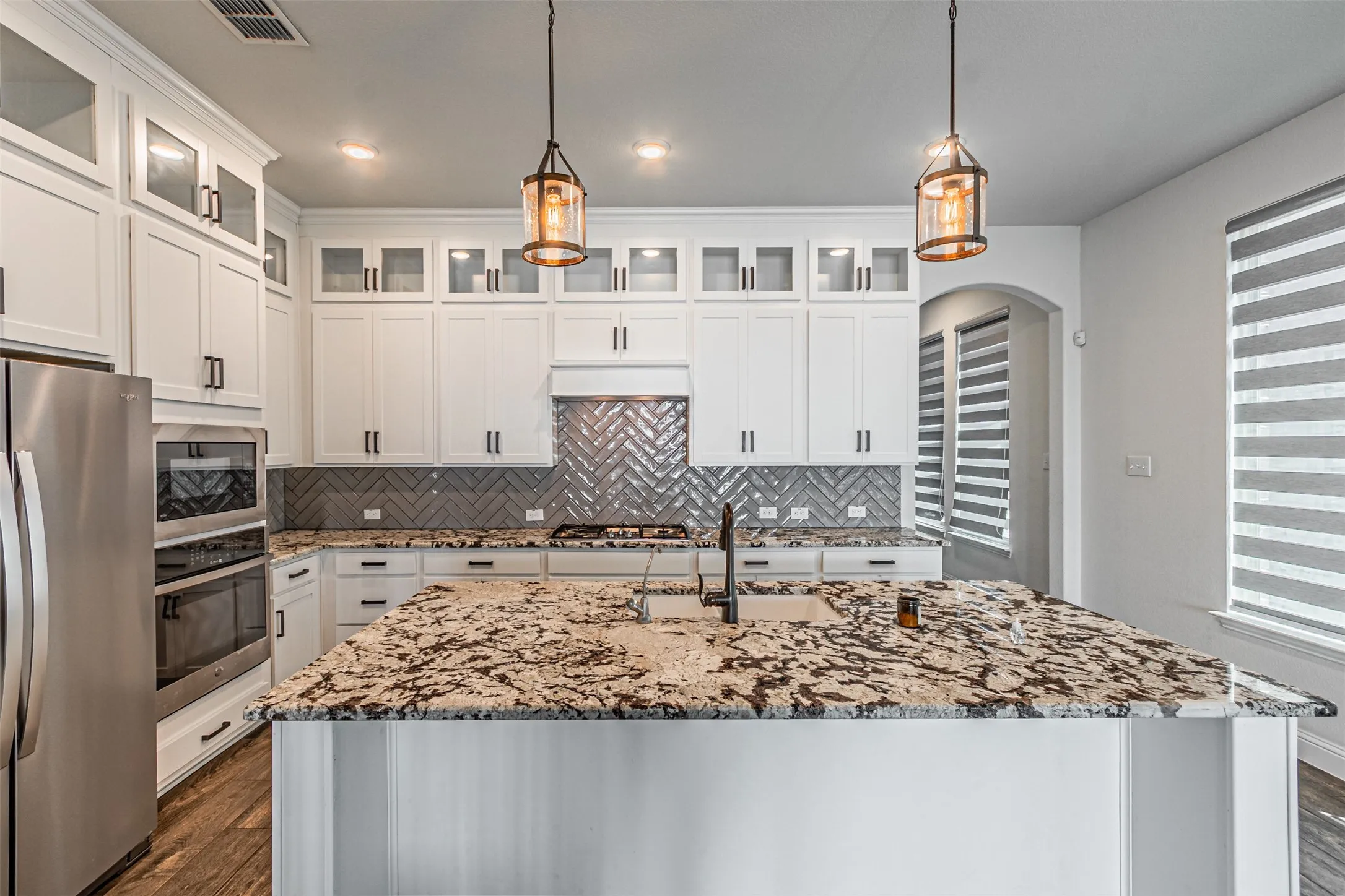 Single Family Residence For Sale in Kaufman County , 18140 Lakefront Court, Forney, Texas 75126, 4 Bedroom, 5 Bathroom, 2 Garage spaces, 3,286 Sqft, built in 2020, mls#21309629, Real Estate Agent in Forney, Homes For Sale in Kaufman county, Homes For Sale in Forney, Realtor in Forney Texas, Real Estate Brokerage Independent Realty Texas, Luminita Cordes Realtor