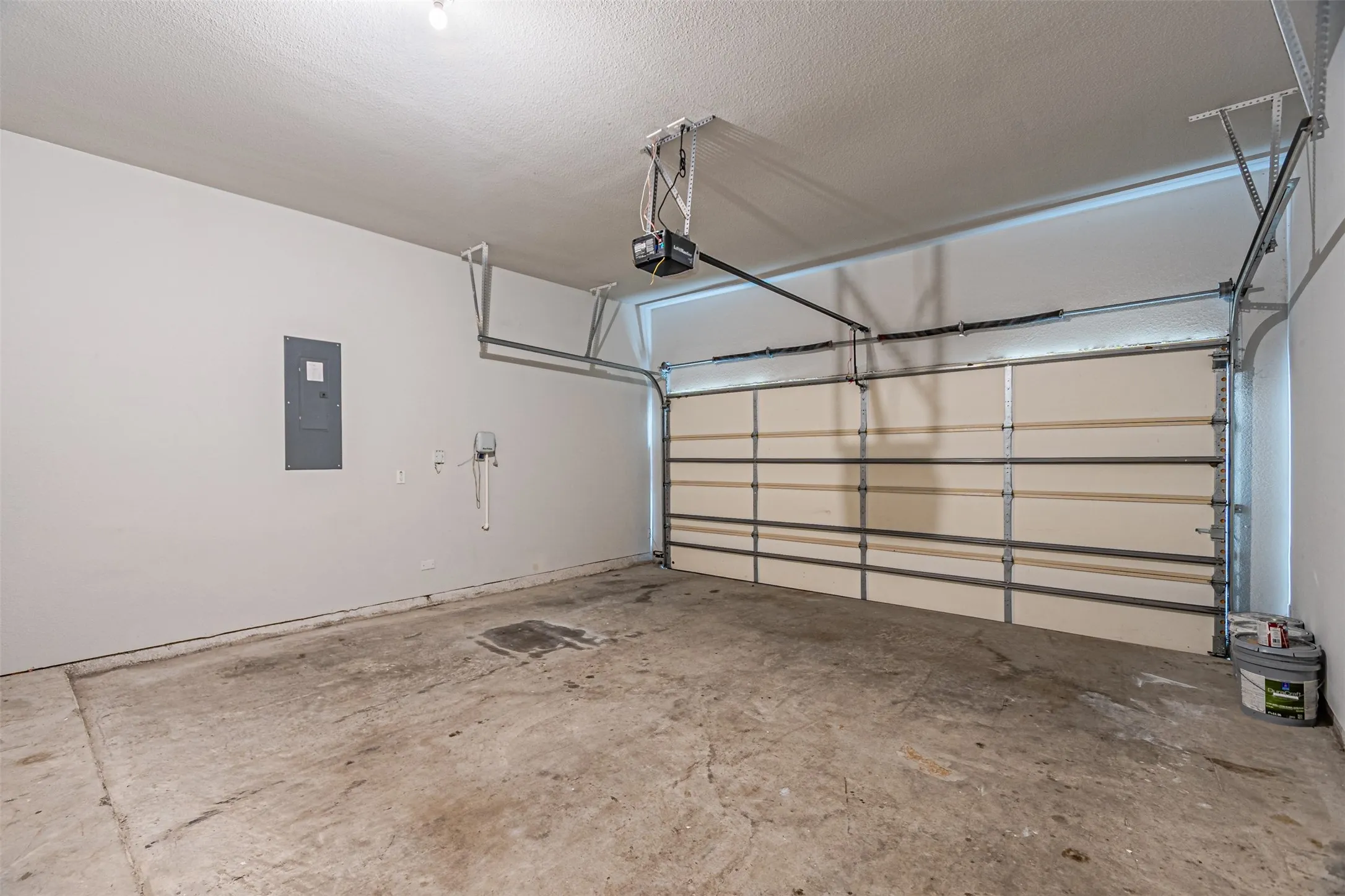Single Family Residence For Sale in Kaufman County , 18140 Lakefront Court, Forney, Texas 75126, 4 Bedroom, 5 Bathroom, 2 Garage spaces, 3,286 Sqft, built in 2020, mls#21309629, Real Estate Agent in Forney, Homes For Sale in Kaufman county, Homes For Sale in Forney, Realtor in Forney Texas, Real Estate Brokerage Independent Realty Texas, Luminita Cordes Realtor