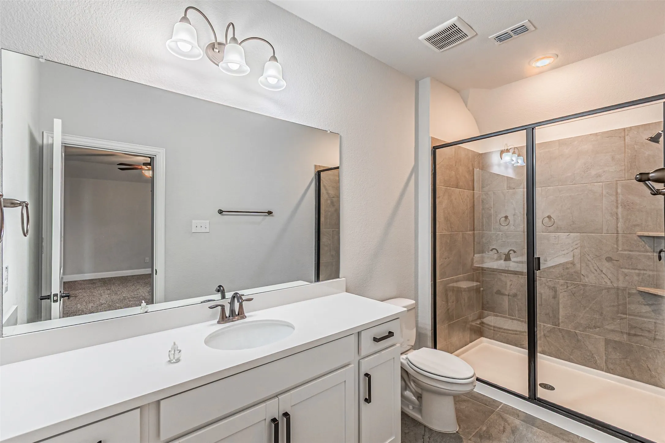 Single Family Residence For Sale in Kaufman County , 18140 Lakefront Court, Forney, Texas 75126, 4 Bedroom, 5 Bathroom, 2 Garage spaces, 3,286 Sqft, built in 2020, mls#21309629, Real Estate Agent in Forney, Homes For Sale in Kaufman county, Homes For Sale in Forney, Realtor in Forney Texas, Real Estate Brokerage Independent Realty Texas, Luminita Cordes Realtor