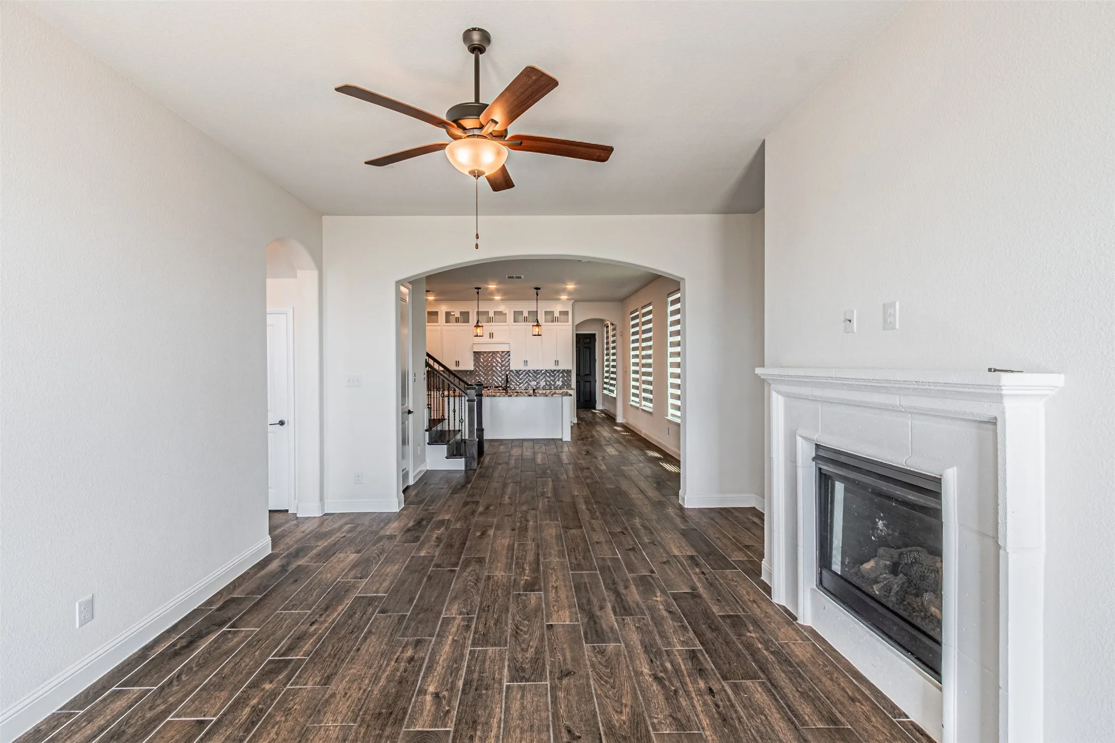 Single Family Residence For Sale in Kaufman County , 18140 Lakefront Court, Forney, Texas 75126, 4 Bedroom, 5 Bathroom, 2 Garage spaces, 3,286 Sqft, built in 2020, mls#21309629, Real Estate Agent in Forney, Homes For Sale in Kaufman county, Homes For Sale in Forney, Realtor in Forney Texas, Real Estate Brokerage Independent Realty Texas, Luminita Cordes Realtor