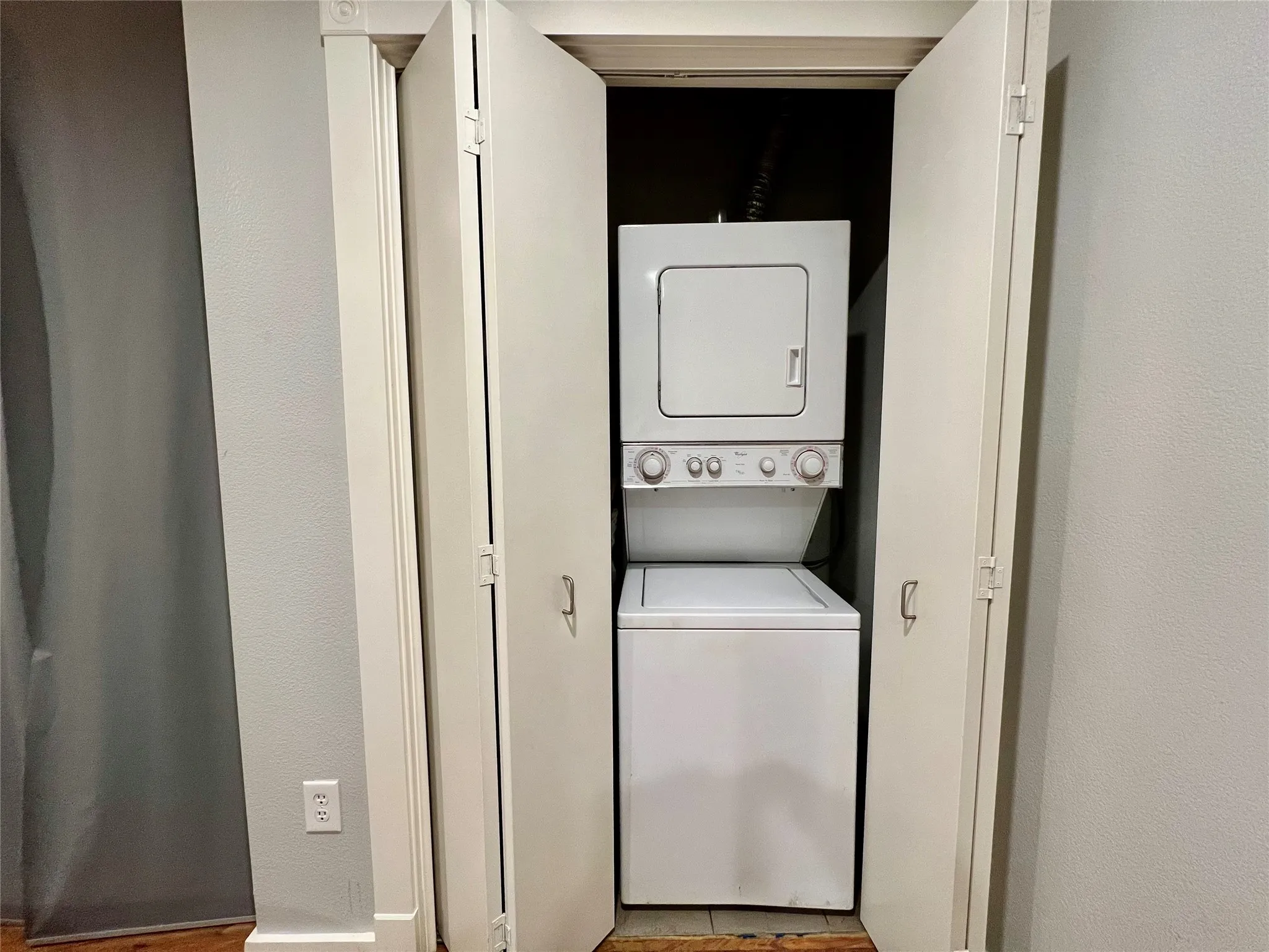 Apartment For Rent in Dallas County , 5969 Lewis Street 201, Dallas, Texas 75206, 1 Bedroom, 1 Bathroom, Garage spaces, 595 Sqft, built in 1986, mls#21309630, Real Estate Agent in Dallas, Homes For Rent in Dallas county, Homes For Rent in Dallas, Realtor in Dallas Texas, Real Estate Brokerage Independent Realty Texas, Luminita Cordes Realtor