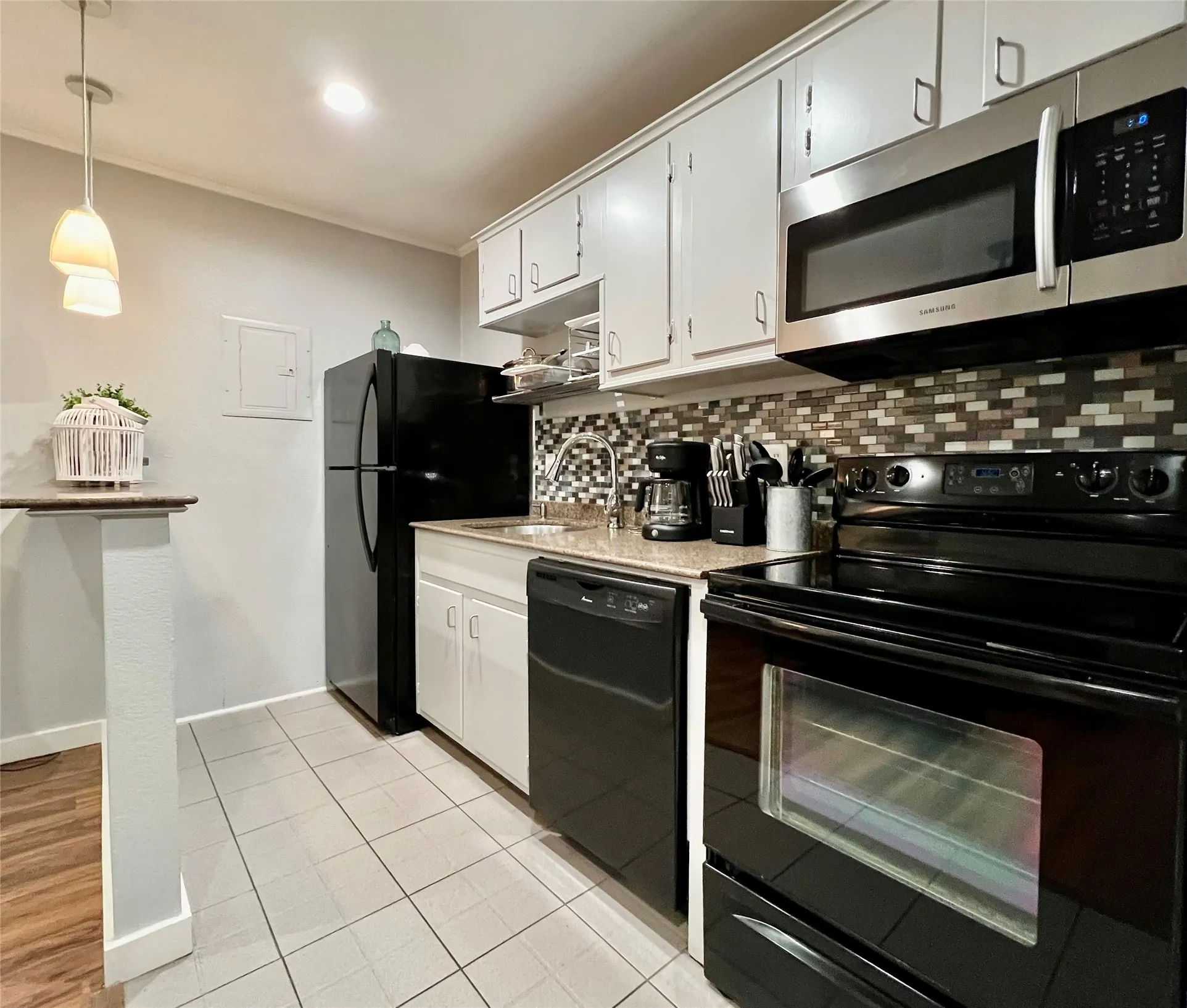 Apartment For Rent in Dallas County , 5969 Lewis Street 201, Dallas, Texas 75206, 1 Bedroom, 1 Bathroom, Garage spaces, 595 Sqft, built in 1986, mls#21309630, Real Estate Agent in Dallas, Homes For Rent in Dallas county, Homes For Rent in Dallas, Realtor in Dallas Texas, Real Estate Brokerage Independent Realty Texas, Luminita Cordes Realtor