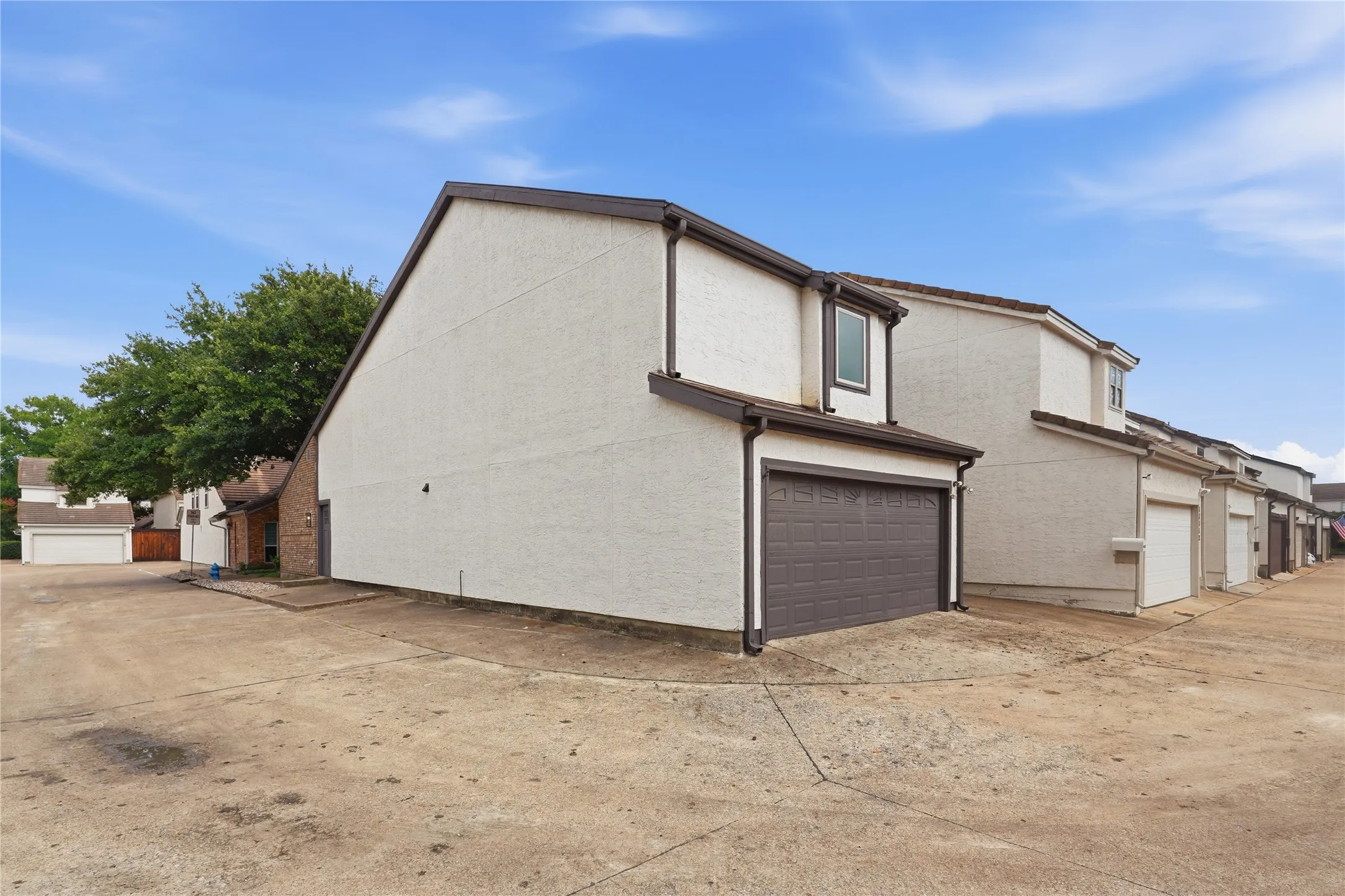 Single Family Residence For Sale in Dallas County , 17118 Planters Row, Addison, Texas 75001, 3 Bedroom, 2 Bathroom, 2 Garage spaces, 1,530 Sqft, built in 1983, mls#21309082, Real Estate Agent in Addison, Homes For Sale in Dallas county, Homes For Sale in Addison, Realtor in Addison Texas, Real Estate Brokerage Independent Realty Texas, Luminita Cordes Realtor
