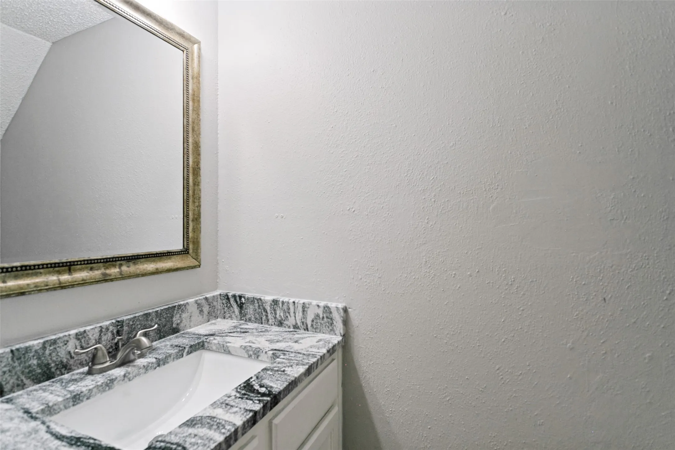 Condominium For Sale in Collin County , 2400 Jupiter Road I 2, Plano, Texas 75074, 3 Bedroom, 2 Bathroom, Garage spaces, 990 Sqft, built in 1985, mls#21288005, Real Estate Agent in Plano, Homes For Sale in Collin county, Homes For Sale in Plano, Realtor in Plano Texas, Real Estate Brokerage Independent Realty Texas, Luminita Cordes Realtor