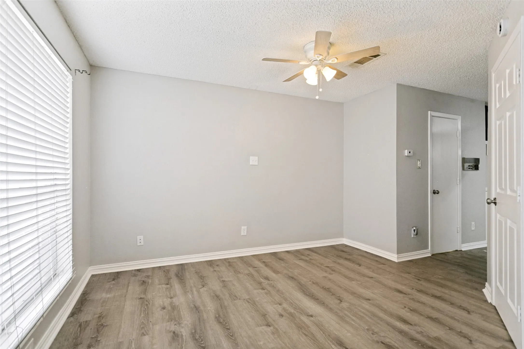 Condominium For Sale in Collin County , 2400 Jupiter Road I 2, Plano, Texas 75074, 3 Bedroom, 2 Bathroom, Garage spaces, 990 Sqft, built in 1985, mls#21288005, Real Estate Agent in Plano, Homes For Sale in Collin county, Homes For Sale in Plano, Realtor in Plano Texas, Real Estate Brokerage Independent Realty Texas, Luminita Cordes Realtor