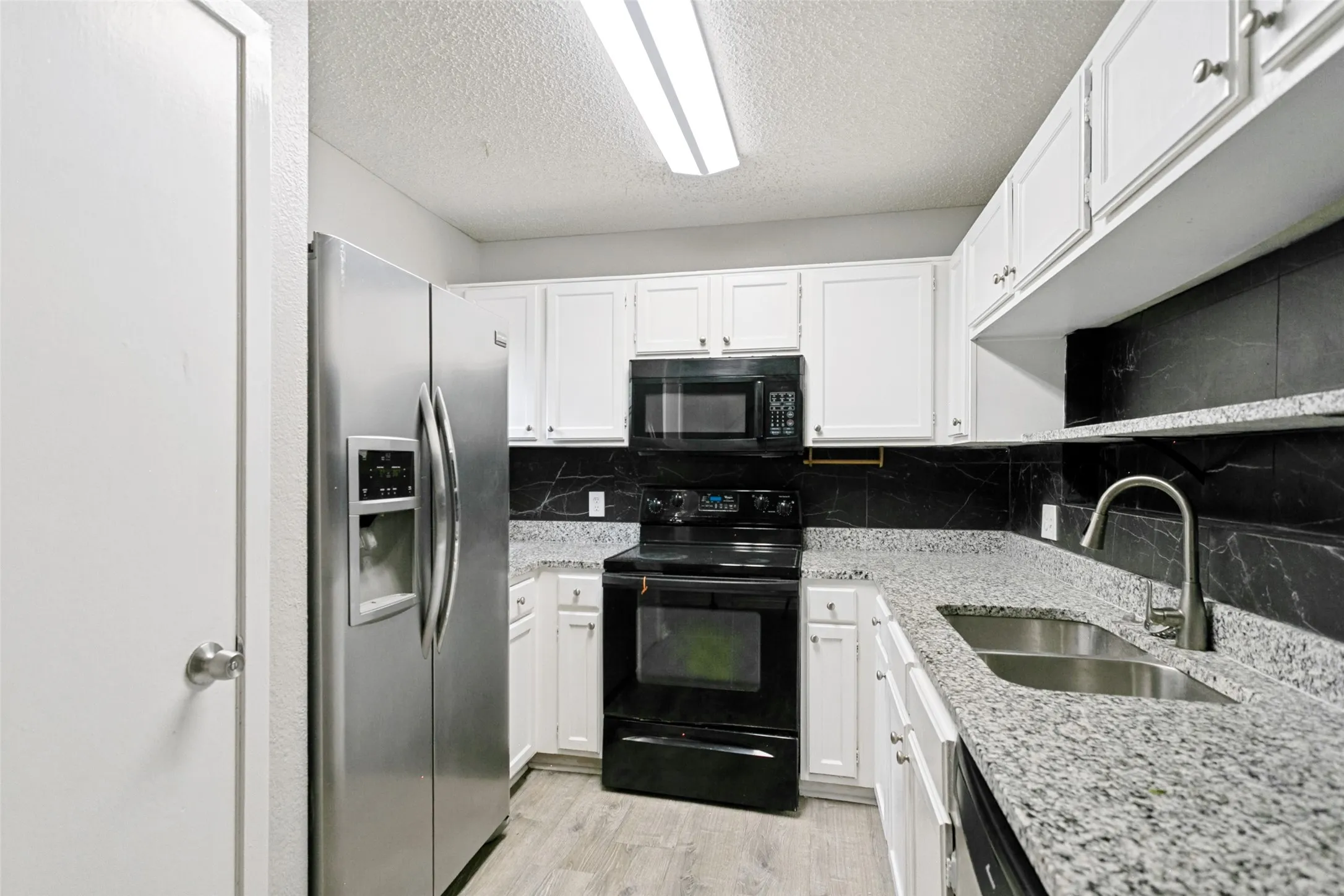 Condominium For Sale in Collin County , 2400 Jupiter Road I 2, Plano, Texas 75074, 3 Bedroom, 2 Bathroom, Garage spaces, 990 Sqft, built in 1985, mls#21288005, Real Estate Agent in Plano, Homes For Sale in Collin county, Homes For Sale in Plano, Realtor in Plano Texas, Real Estate Brokerage Independent Realty Texas, Luminita Cordes Realtor