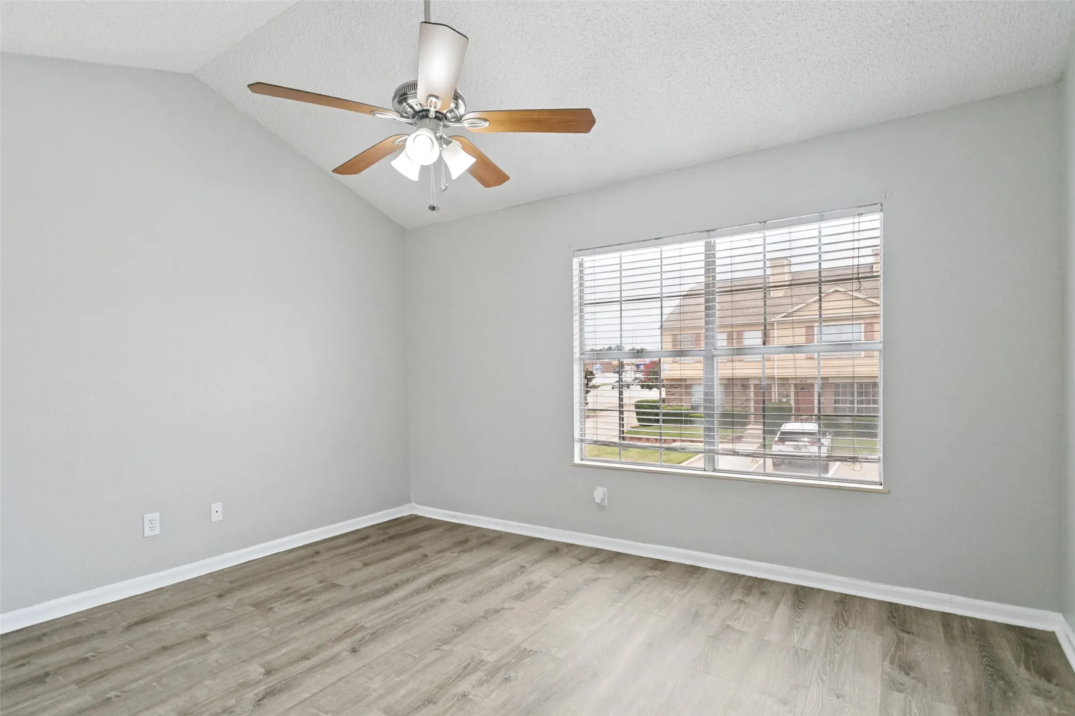 Condominium For Sale in Collin County , 2400 Jupiter Road I 2, Plano, Texas 75074, 3 Bedroom, 2 Bathroom, Garage spaces, 990 Sqft, built in 1985, mls#21288005, Real Estate Agent in Plano, Homes For Sale in Collin county, Homes For Sale in Plano, Realtor in Plano Texas, Real Estate Brokerage Independent Realty Texas, Luminita Cordes Realtor